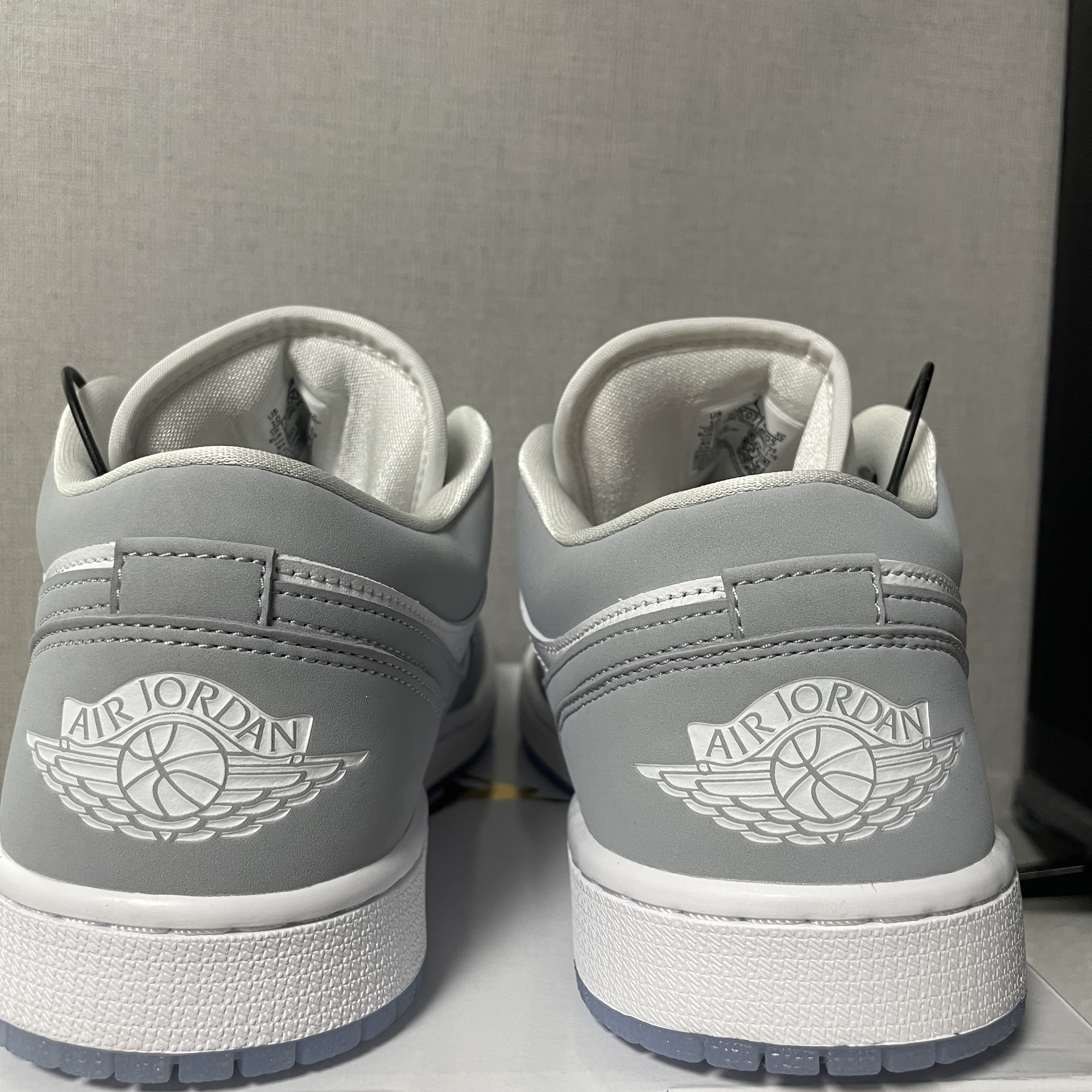 (W) Jordan 1 Low White Wolf Grey 착용 스타일 - 3