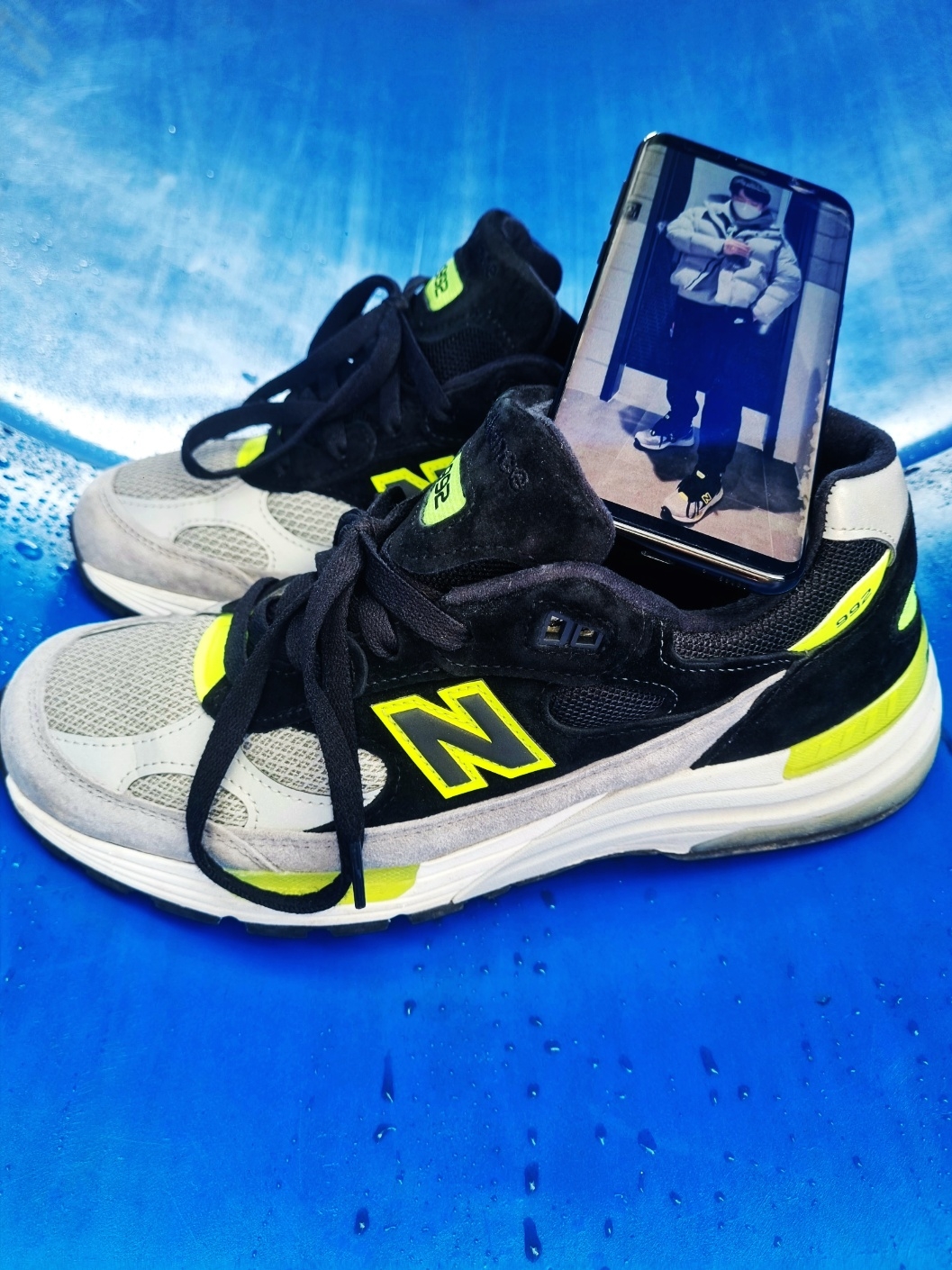 New Balance 992 Made in USA Black Grey Volt 착용 스타일