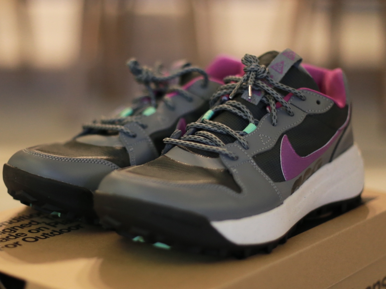 Nike ACG Lowcate Smoke Grey Vivid Purple 착용 스타일 - 2