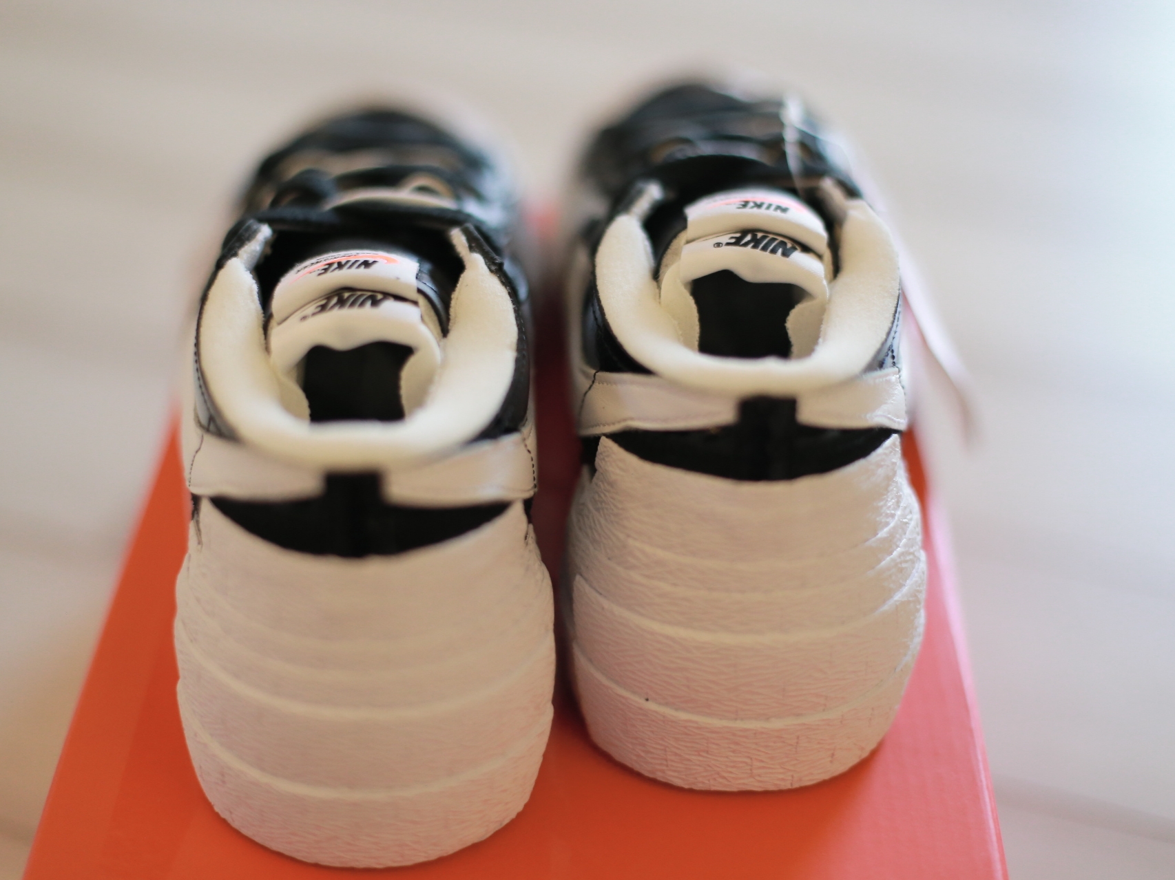 Nike x Sacai Blazer Low Black Patent Leather 착용 스타일 - 4