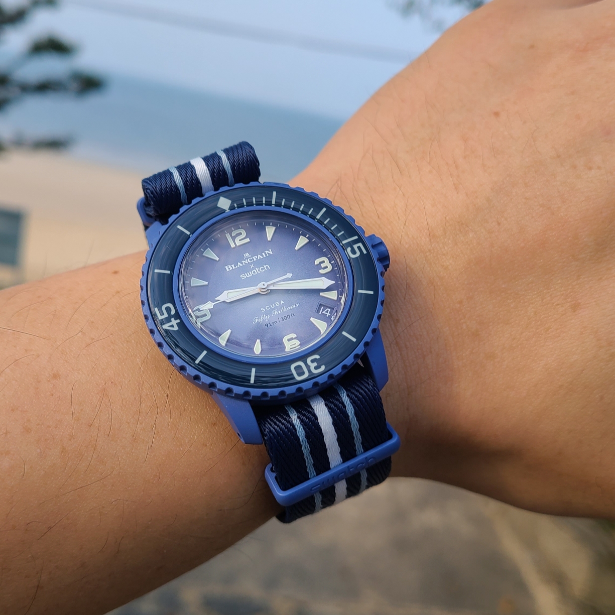 Swatch x Blancpain Bioceramic Atlantic Ocean 착용 스타일