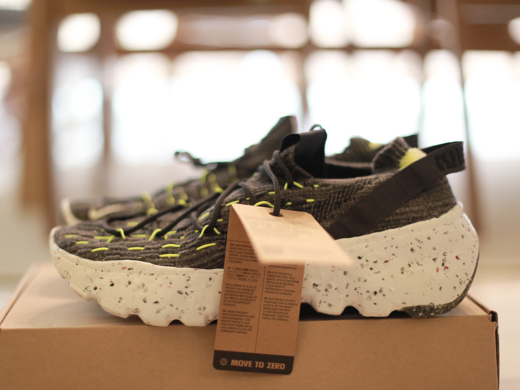 Nike Space Hippie 04 Black Volt 착용 스타일 - 1