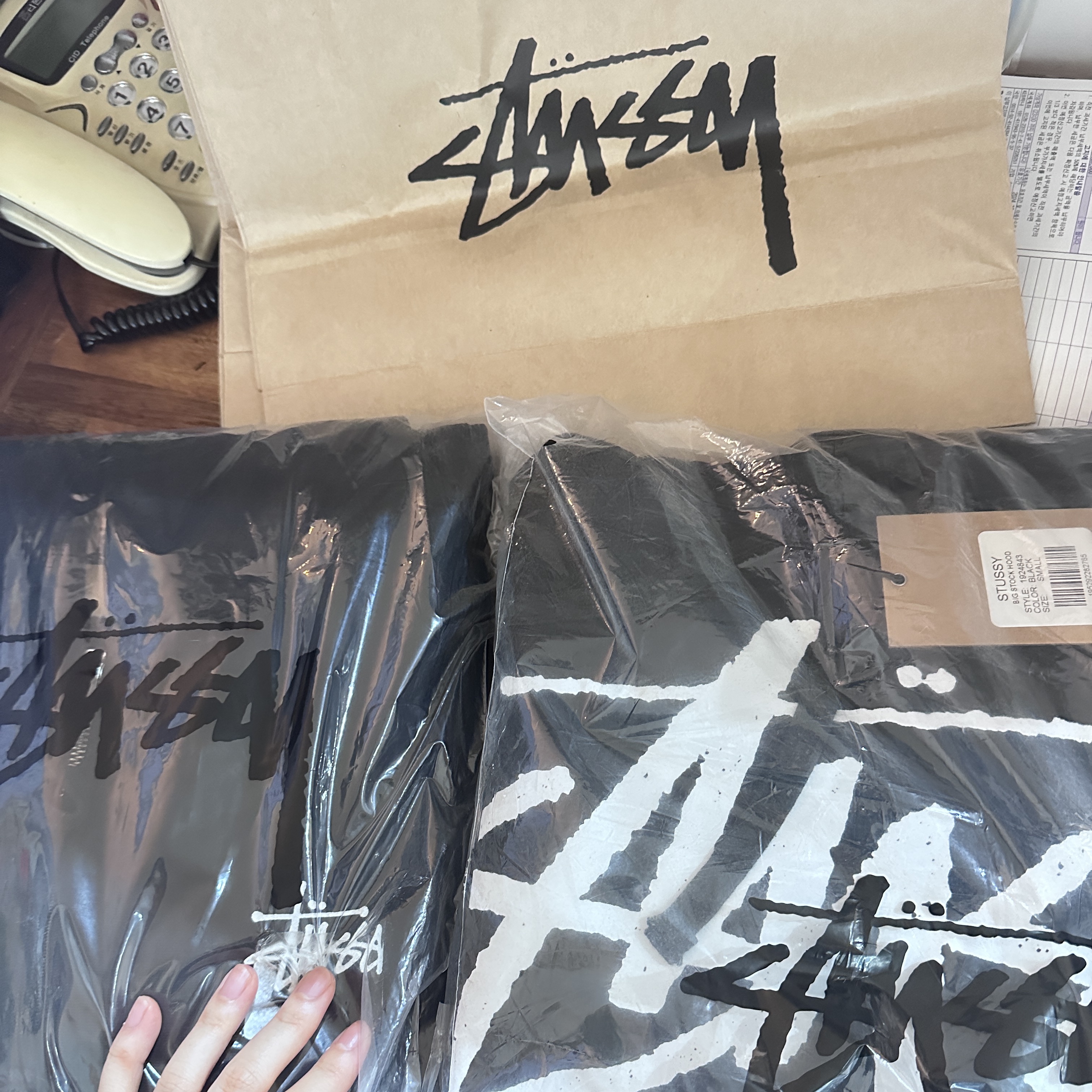 Stussy Dizzy Stock Hoodie Black, Stussy Basic Stussy Zip Hoodie Black 2022 착용 스타일