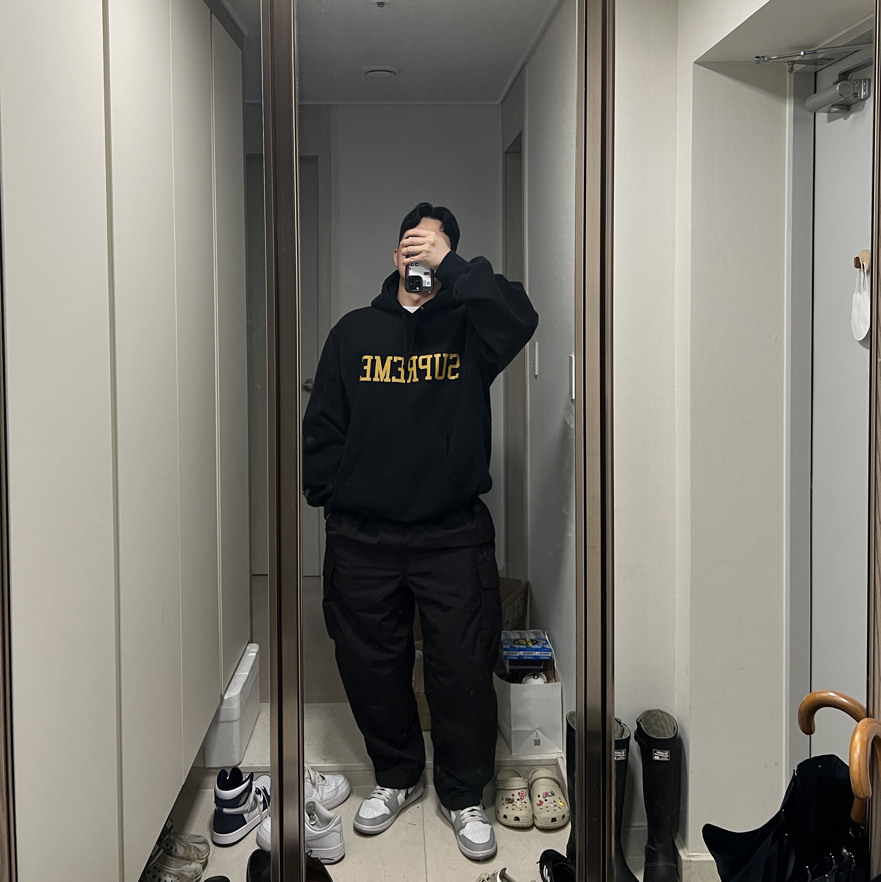 Supreme Varsity Hooded Sweatshirt Black - 23FW 착용 스타일