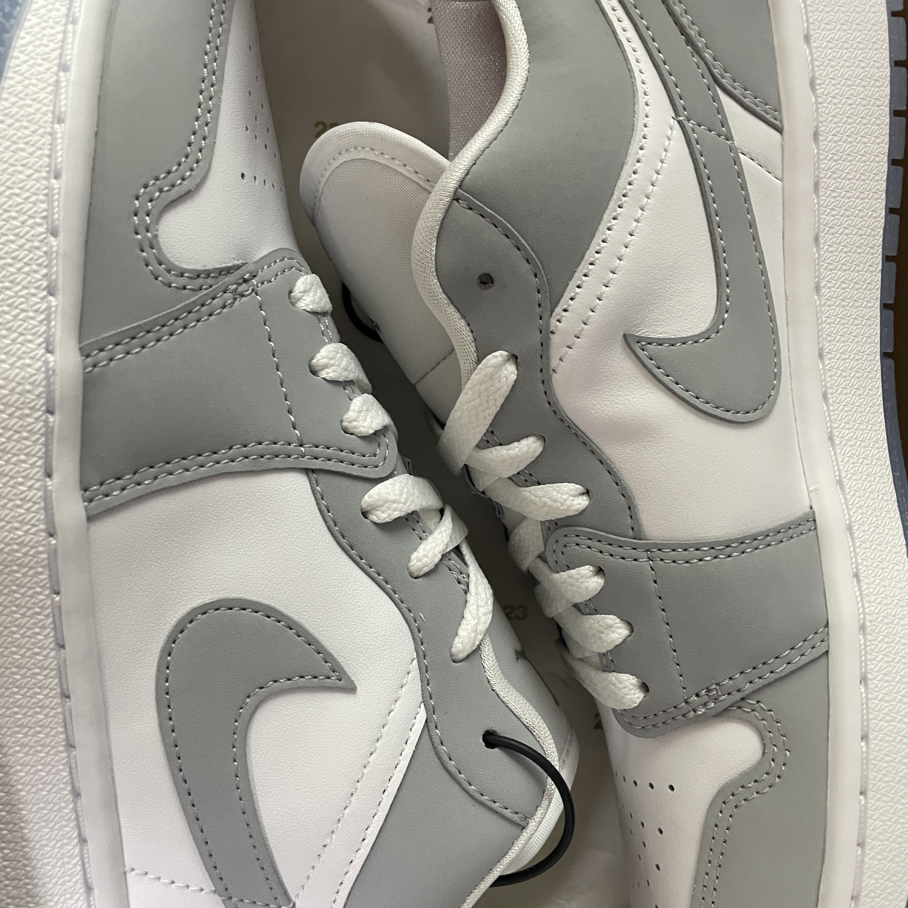 (W) Jordan 1 Low White Wolf Grey 착용 스타일 - 4