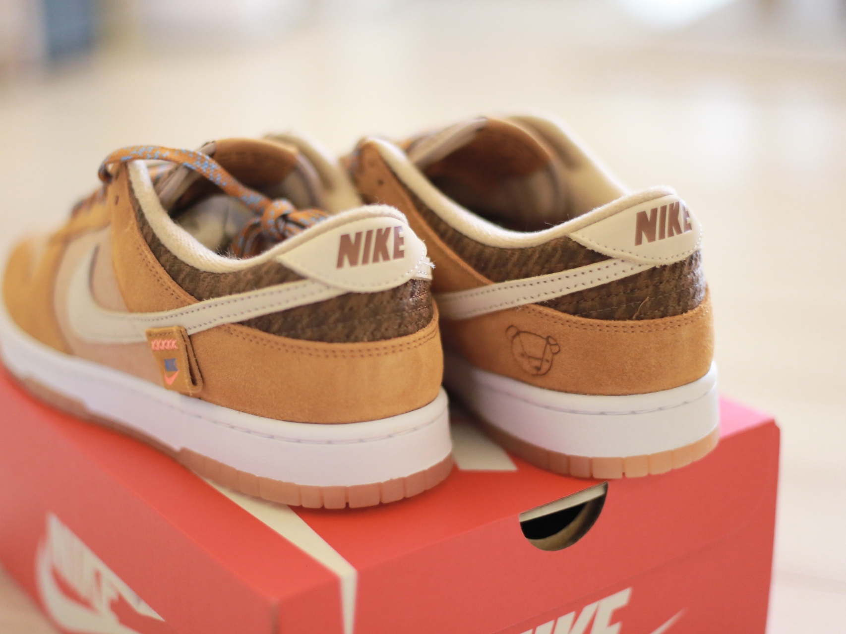 Nike Dunk Low SE Praline Desert Ochre 착용 스타일 - 3