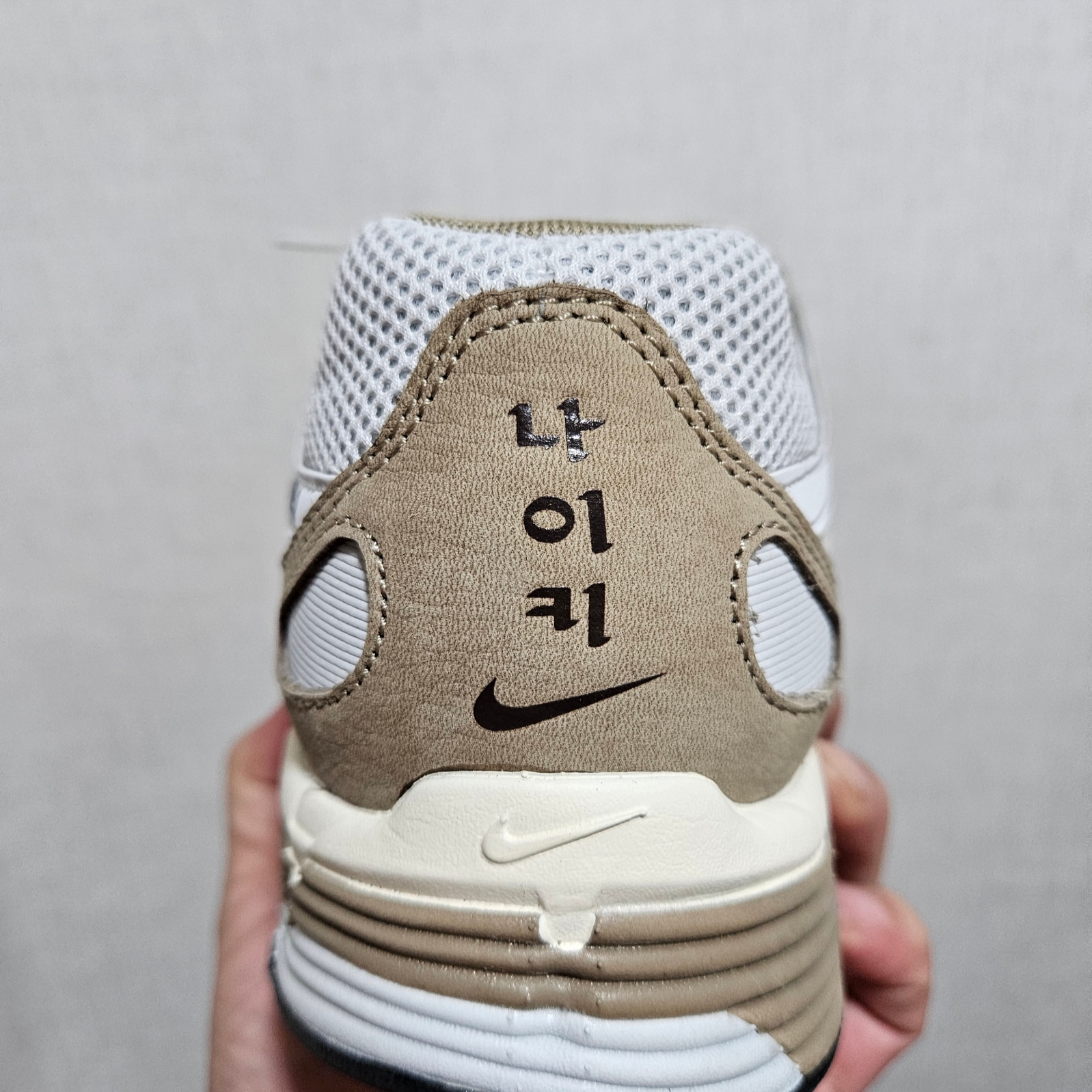 Nike P-6000 PRM Hangul Day Photon Dust Khaki 착용 스타일 - 3