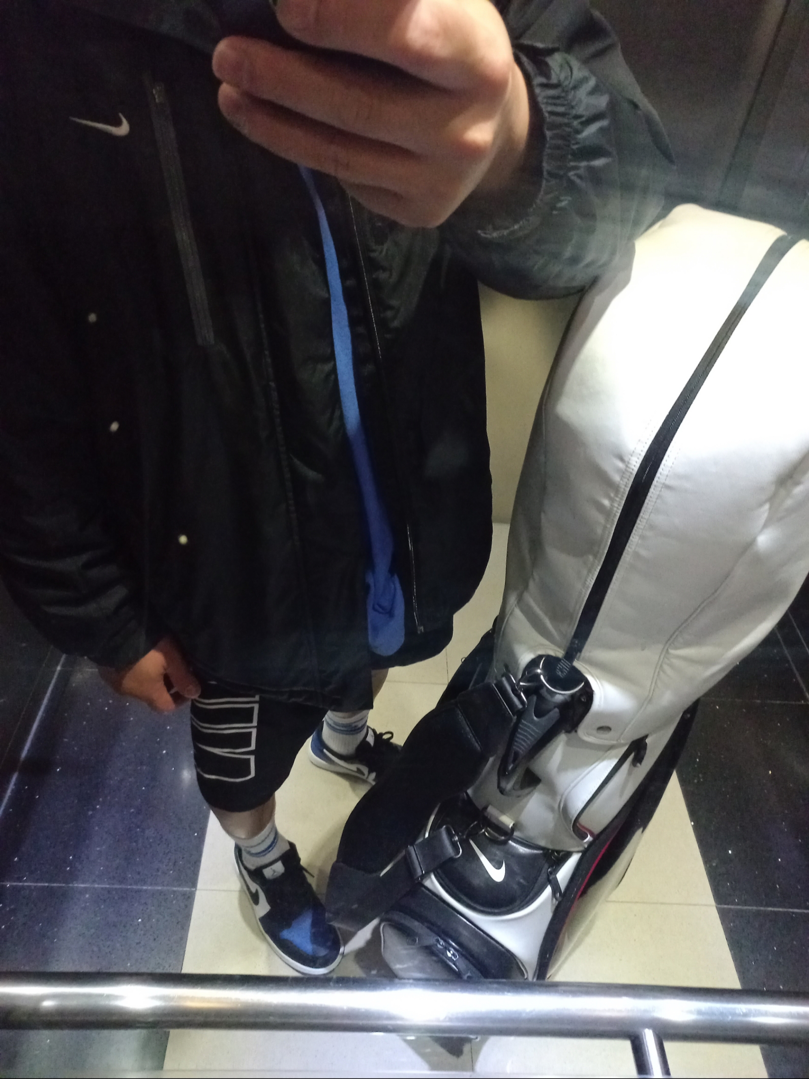 Nike Phenom Golf Pouch Black, Jordan 1 Low Golf Sport Royal 착용 스타일