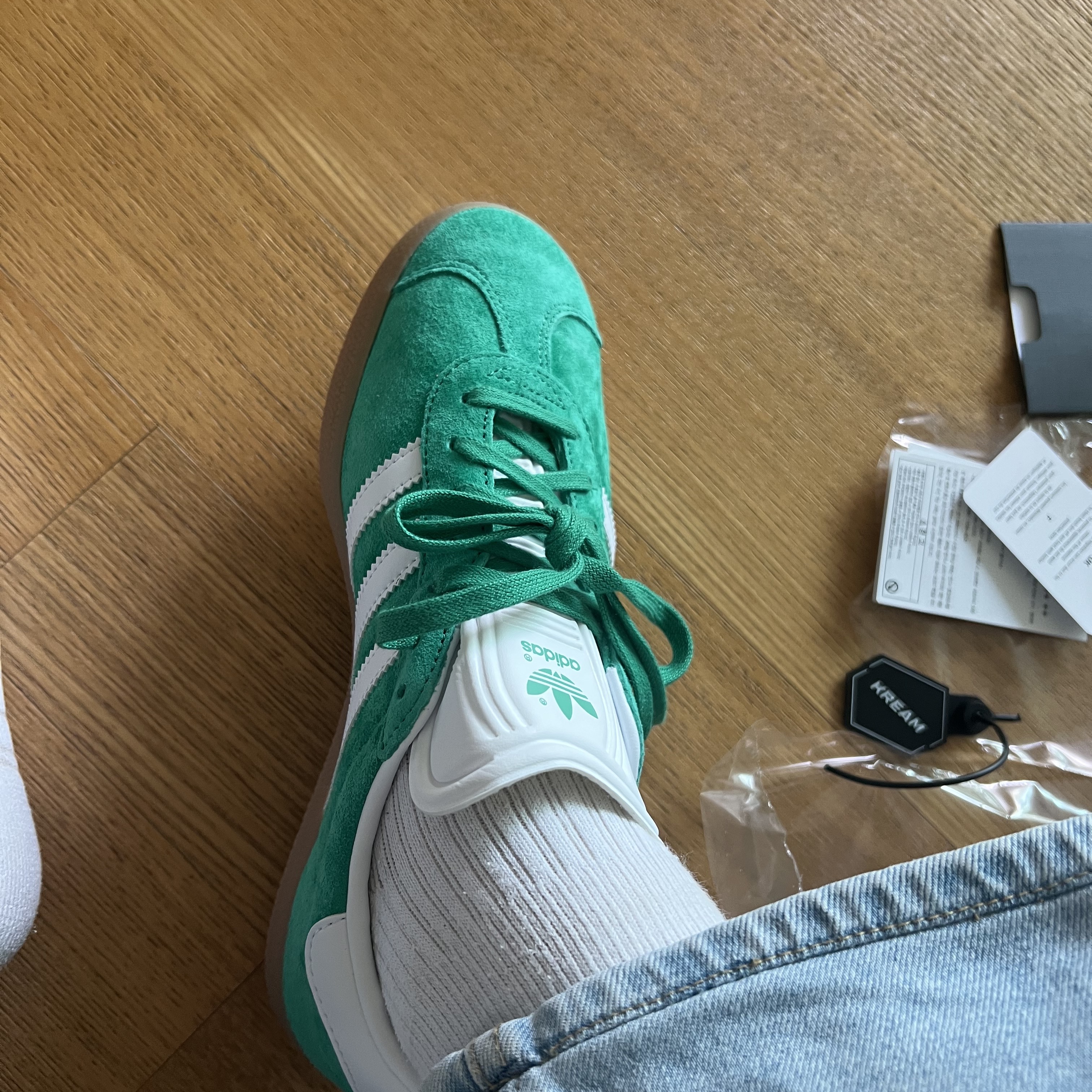 Adidas Gazelle Court Green Cloud White 착용 스타일