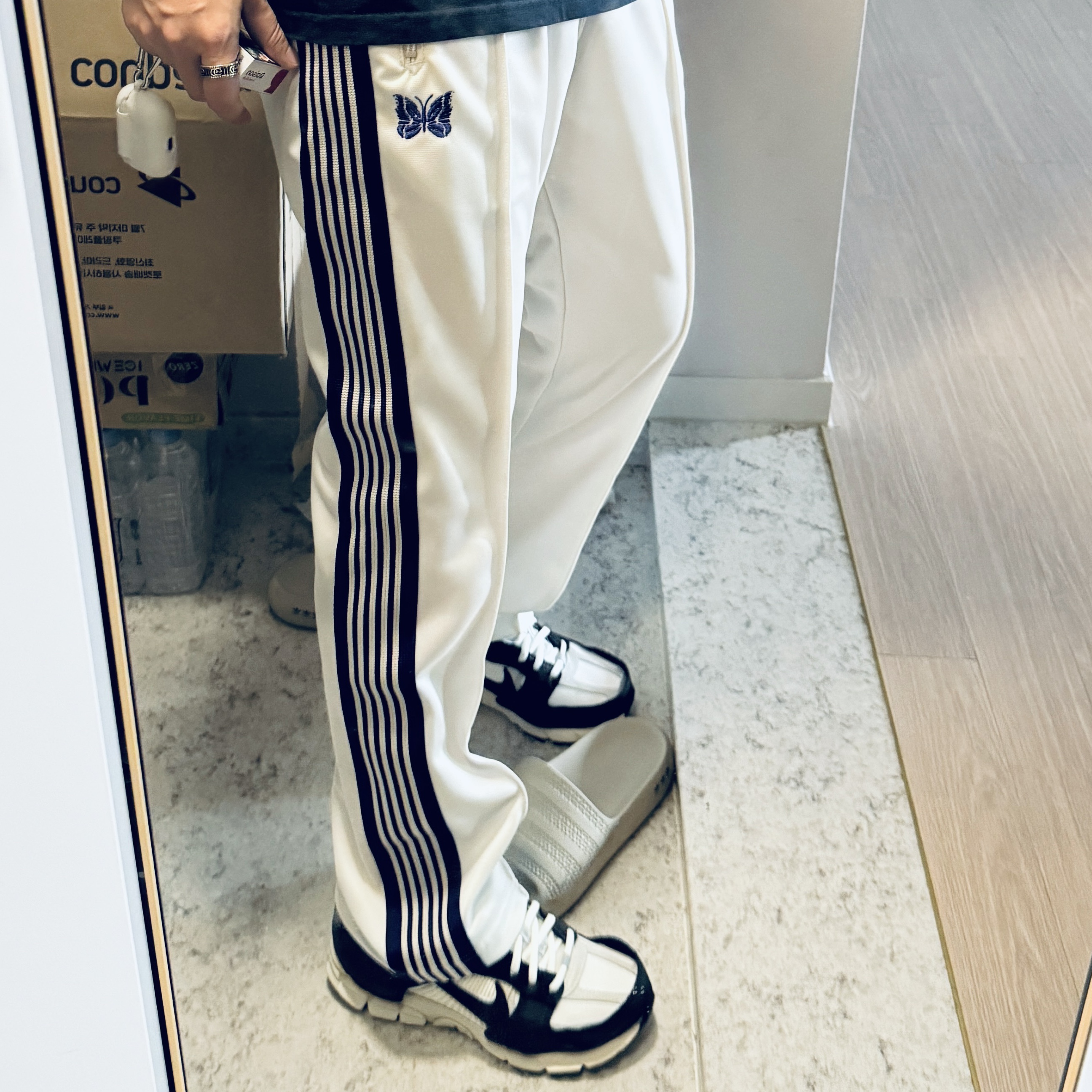 (W) Nike Zoom Vomero 5 Wolf Grey and Black, Needles Narrow Track Pants Poly Smooth Ice White 착용 스타일