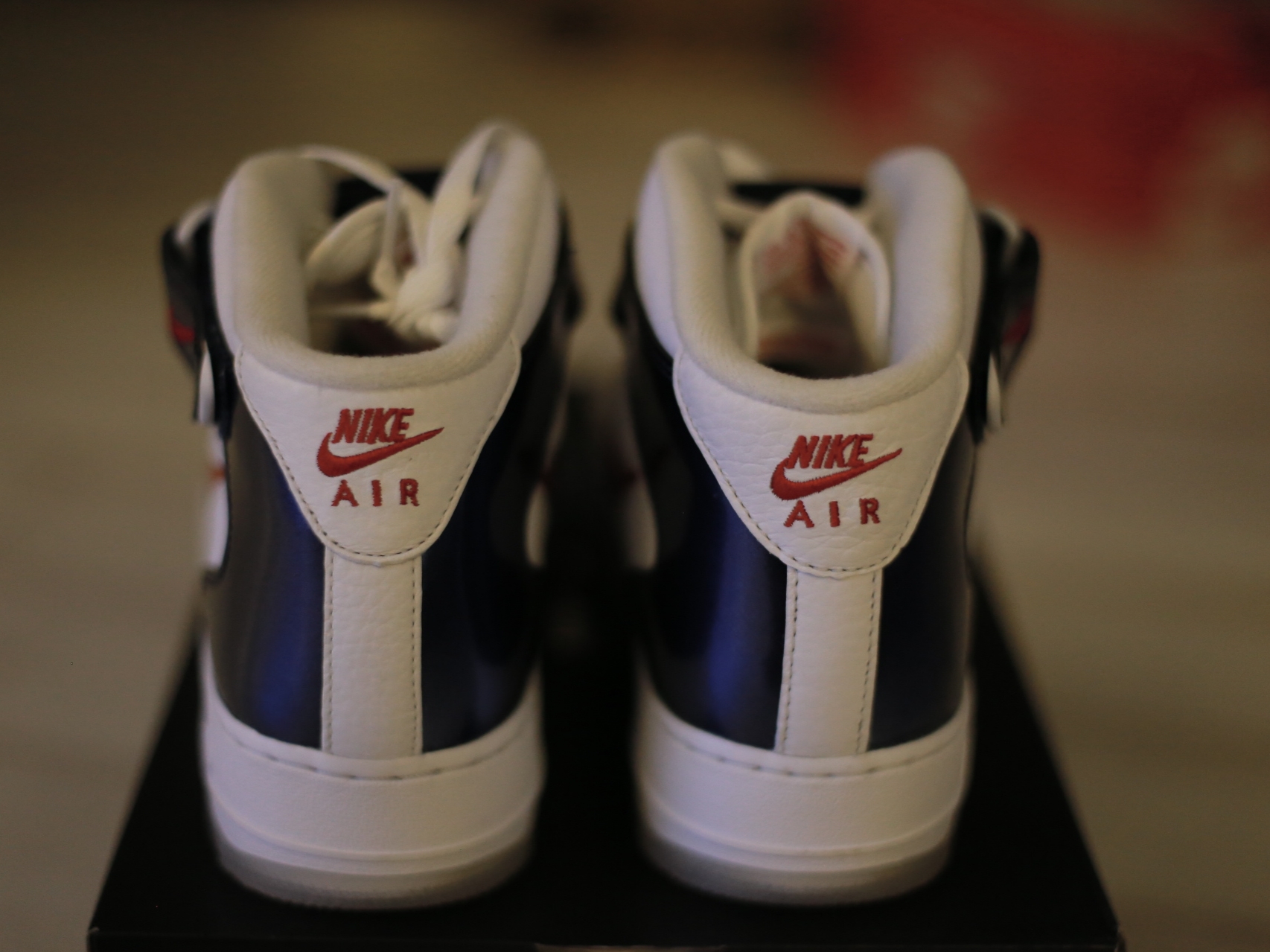 Nike Air Force 1 Mid QS University Red and Midnight Navy 착용 스타일 - 5