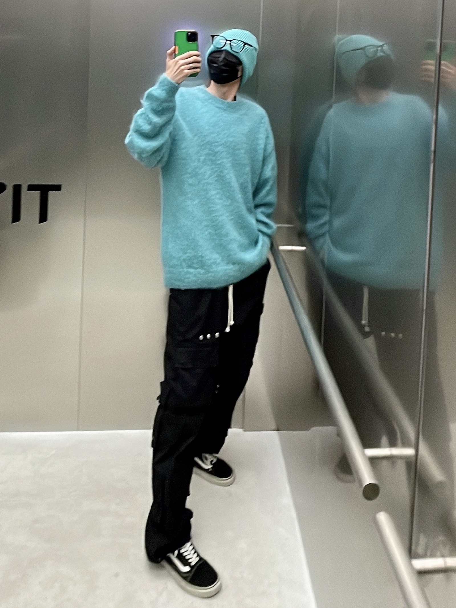 Vans Old Skool 36 DX Anaheim Factory Black White, Auralee Brushed Super Kid Mohair Knit Pull Over Blue - 22AW 착용 스타일 - 3