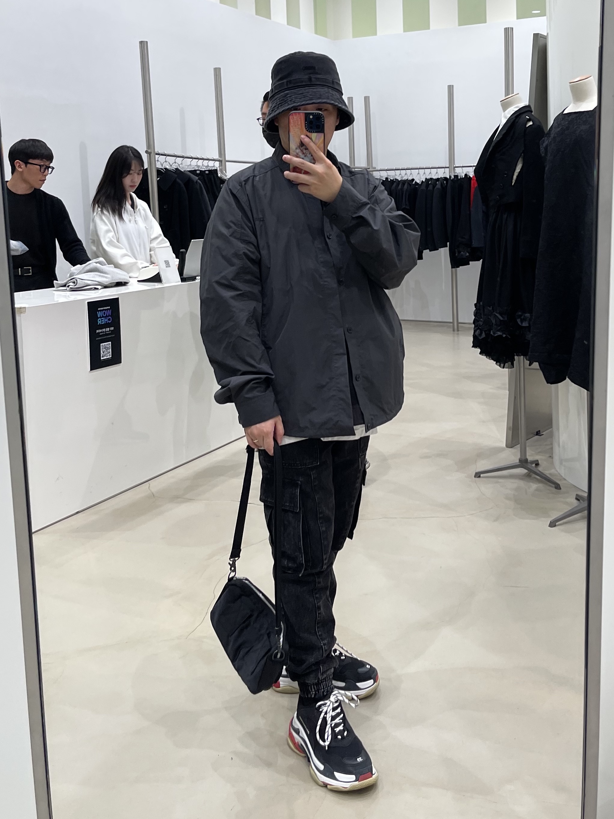 Balenciaga Triple S Sneakers Black Red 2022 착용 스타일