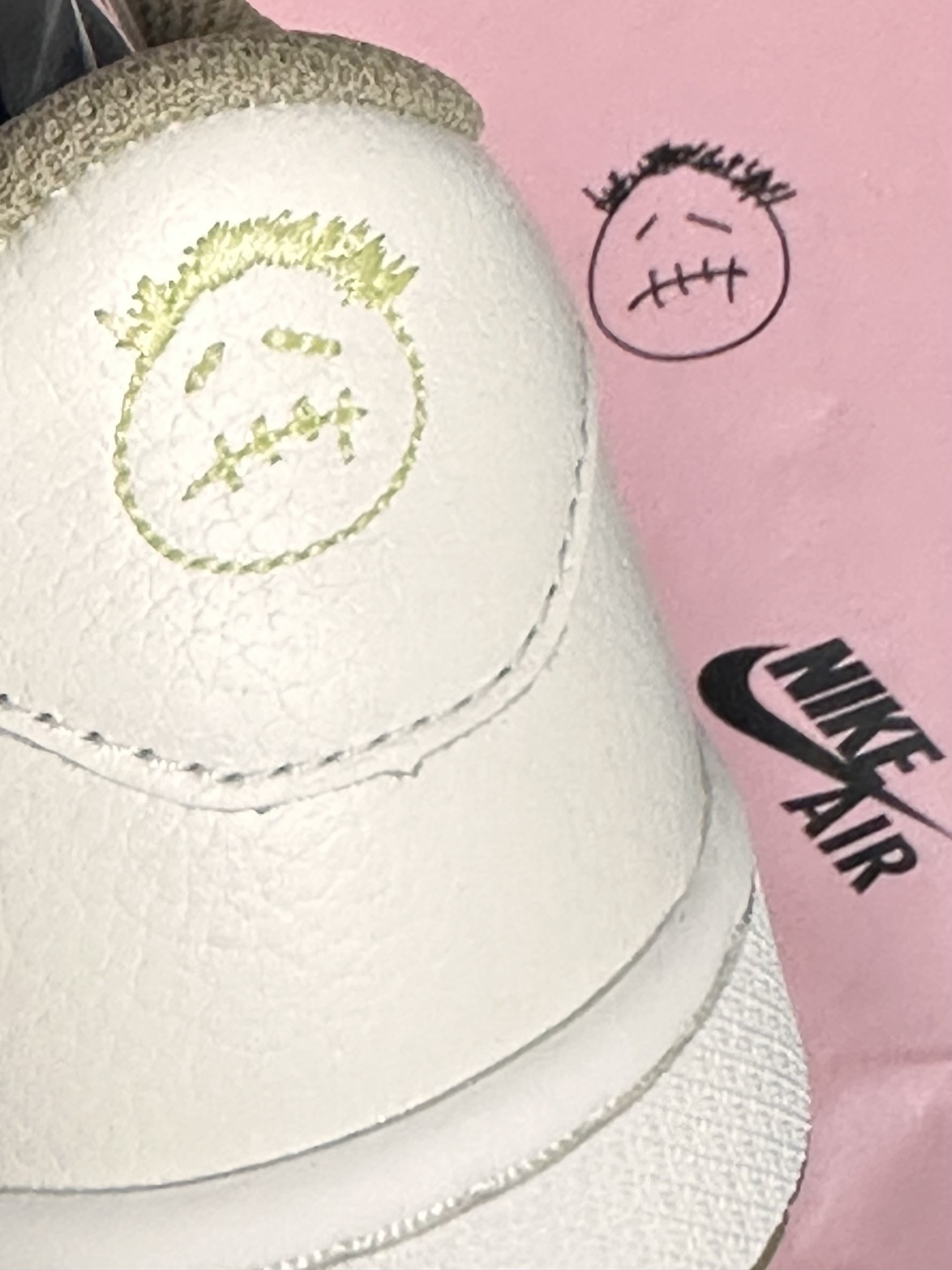 Jordan 1 x Travis Scott Retro Low Golf NRG Neutral Olive 착용 스타일 - 2
