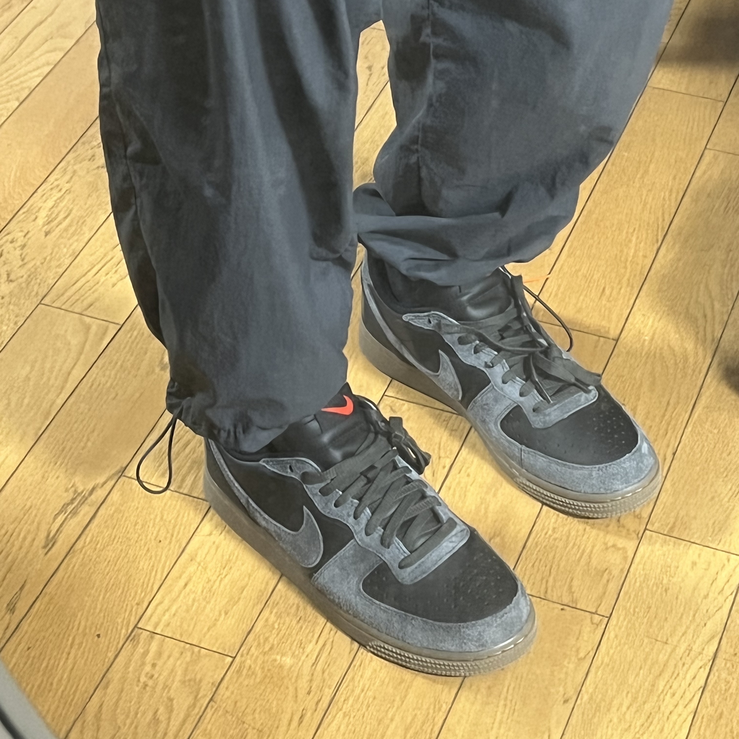 Nike Terminator Low Black Medium Ash 착용 스타일 - 1