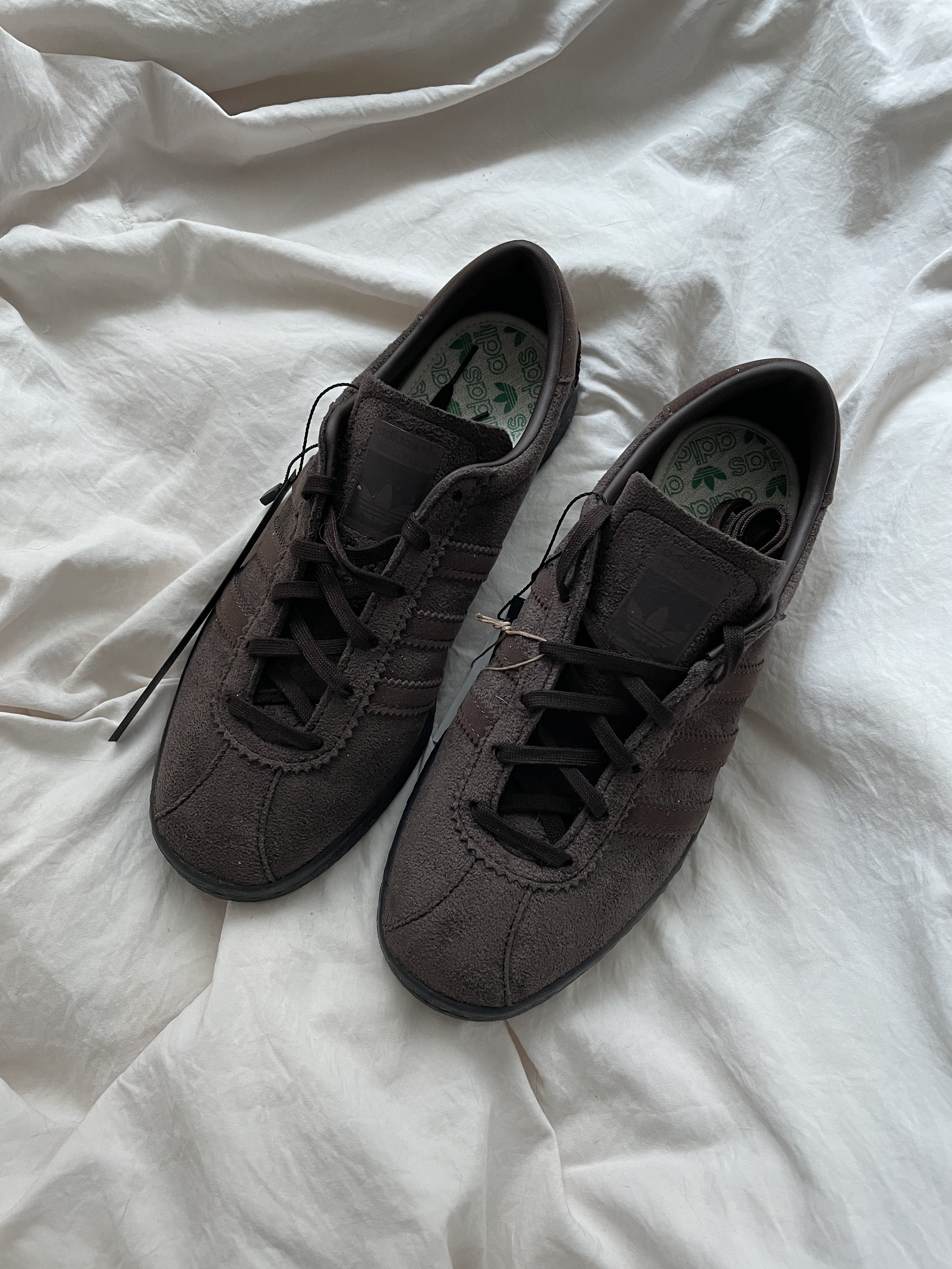 Adidas Tobacco Gruen Dark Brown 착용 스타일