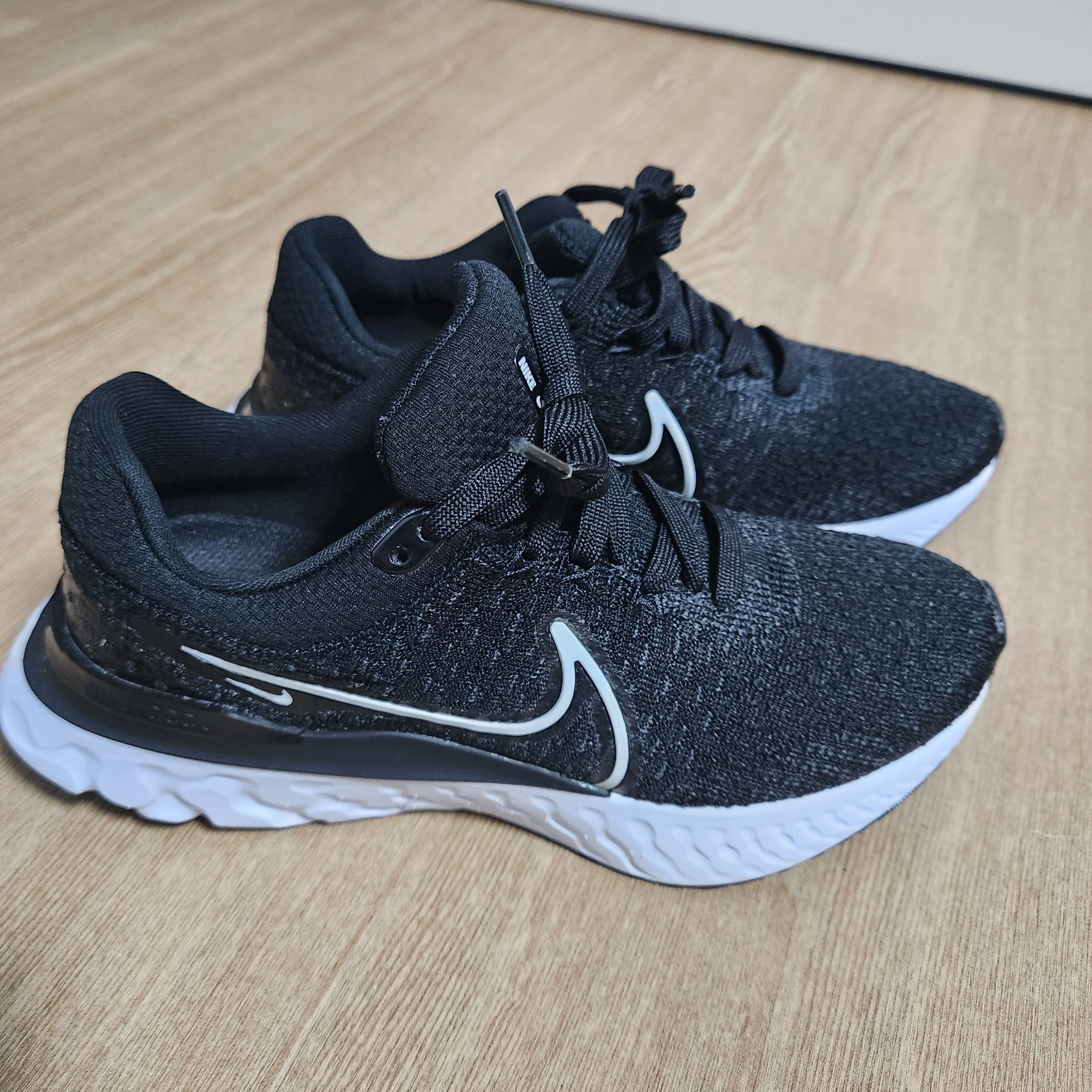 (W) Nike React Infinity Run Flyknit 3 Black White 착용 스타일