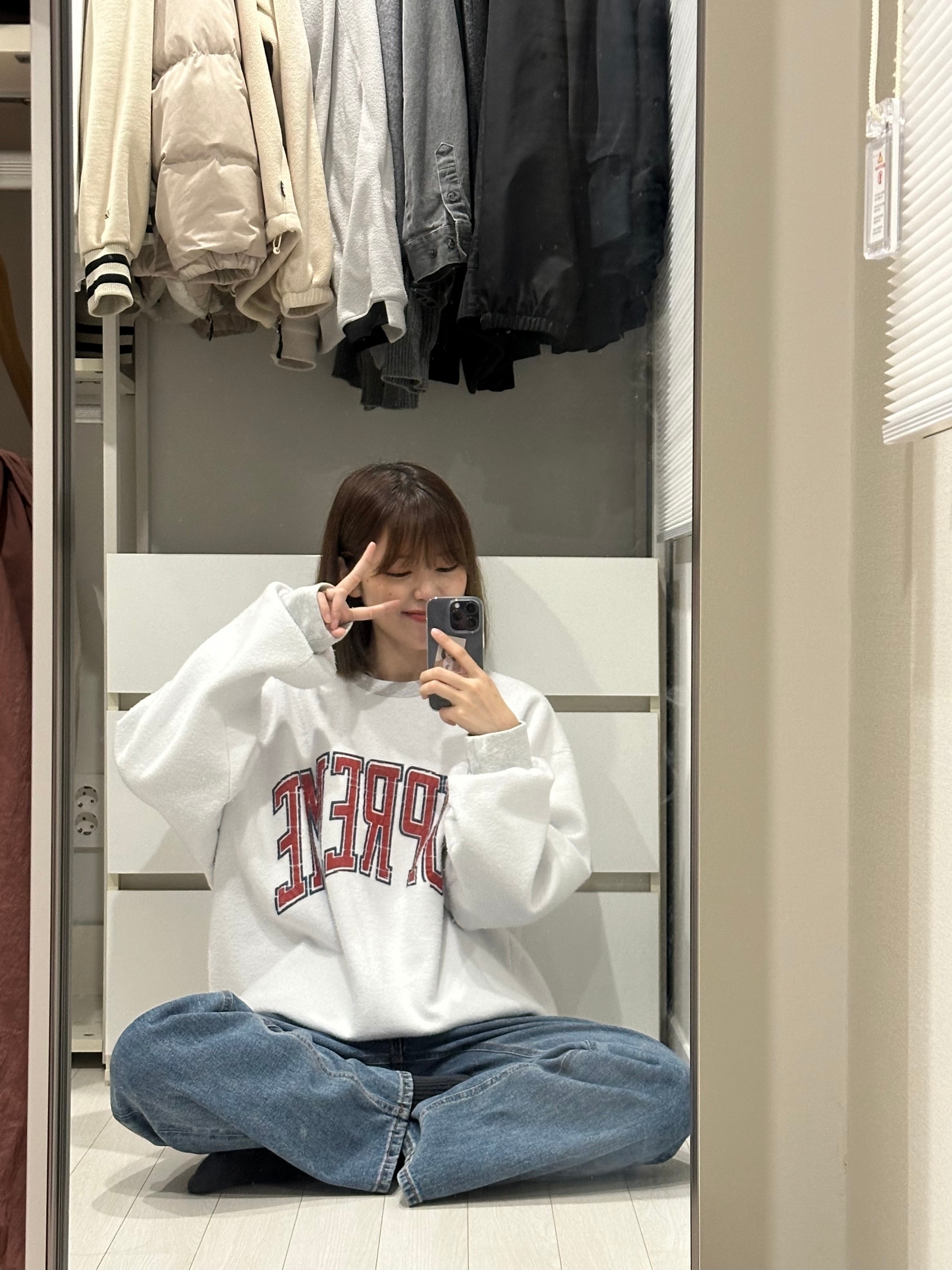 Supreme Inside Out Crewneck Ash Grey - 23FW 착용 스타일