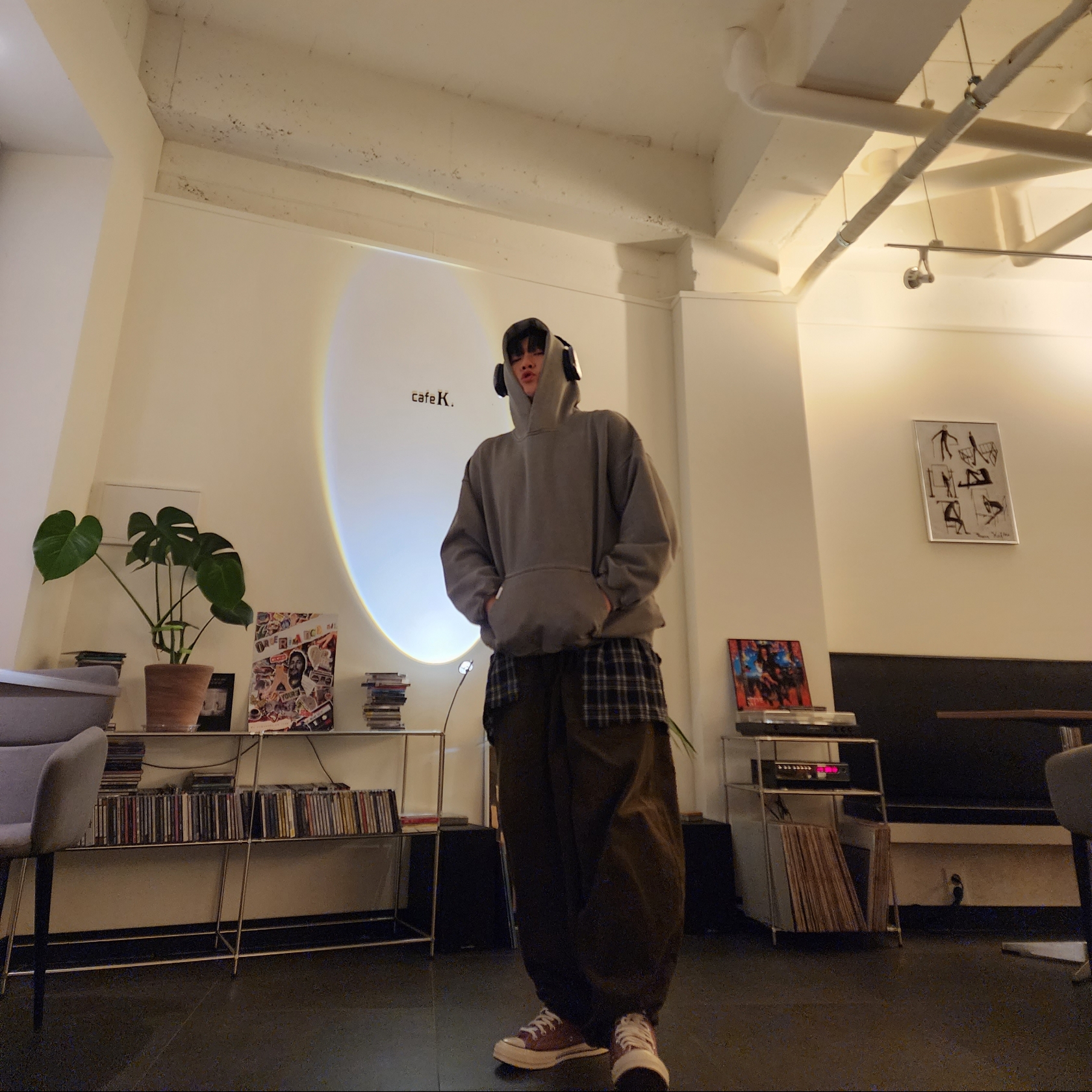 Converse Chuck 70 High Pink Aura, Apple AirPods Max Lightning Space Gray (Korean Ver.) 착용 스타일 - 6