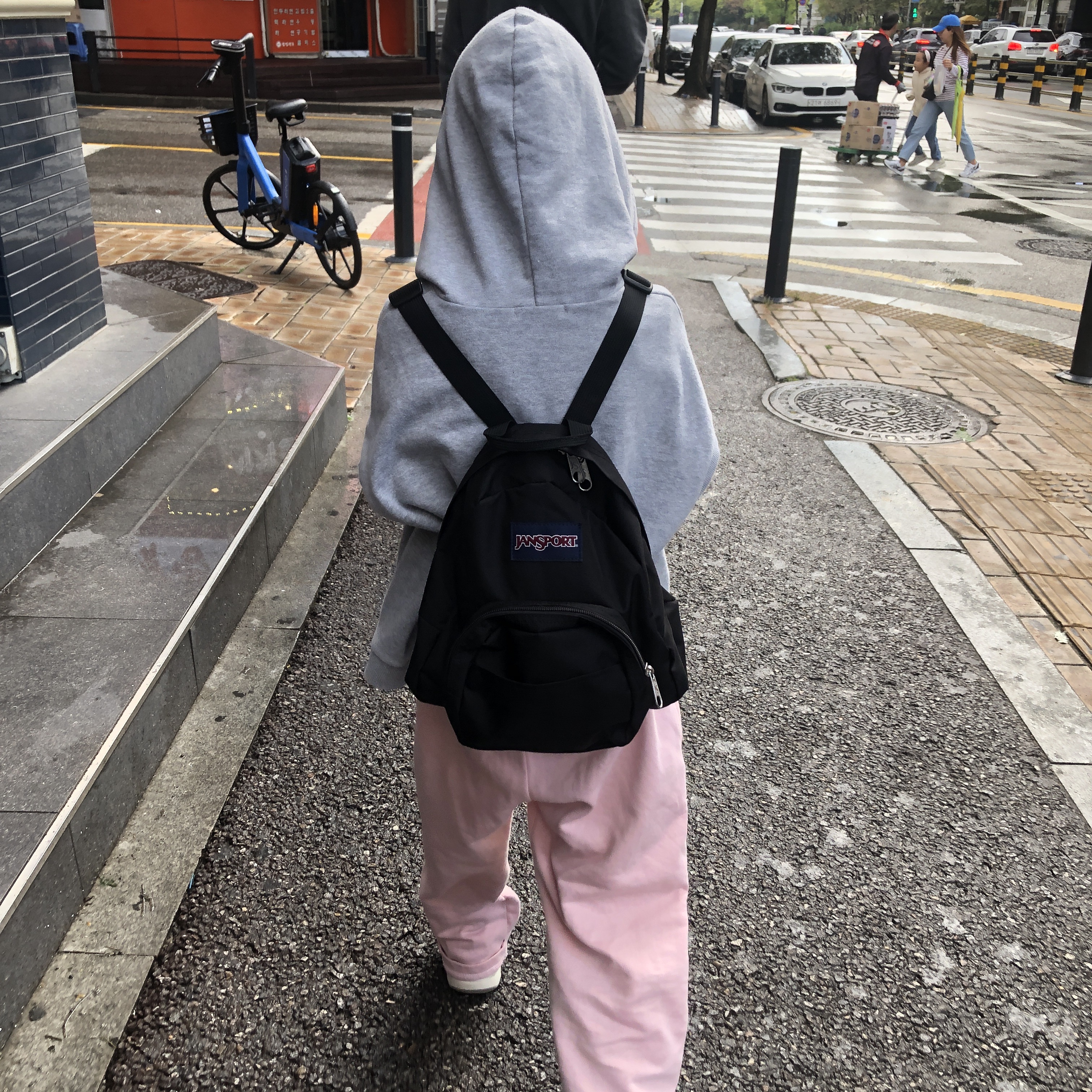 Jansport Half Pint Mini Backpack Black 착용 스타일