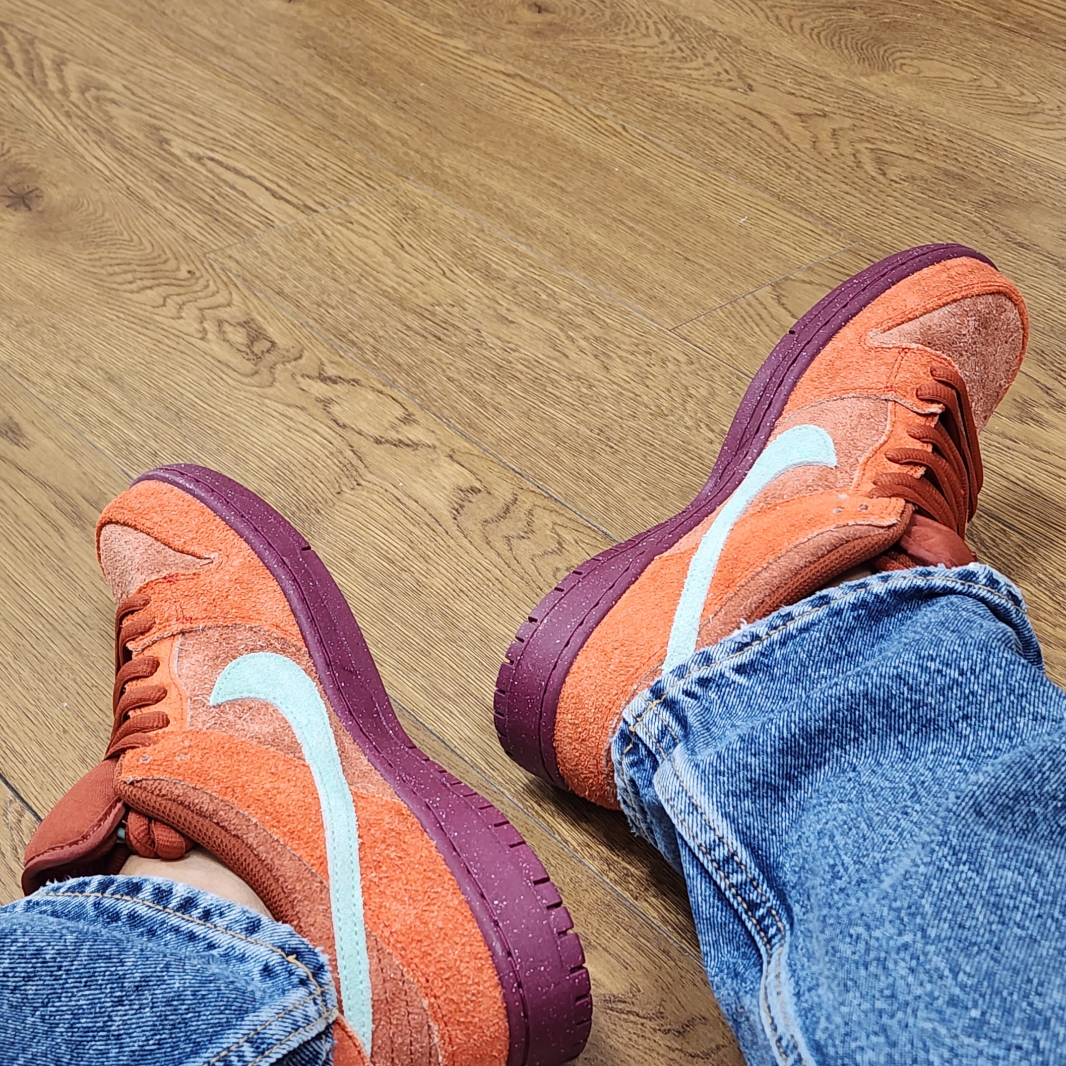 Nike SB Dunk Low Pro Premium Mystic Red and Rosewood 착용 스타일 - 1
