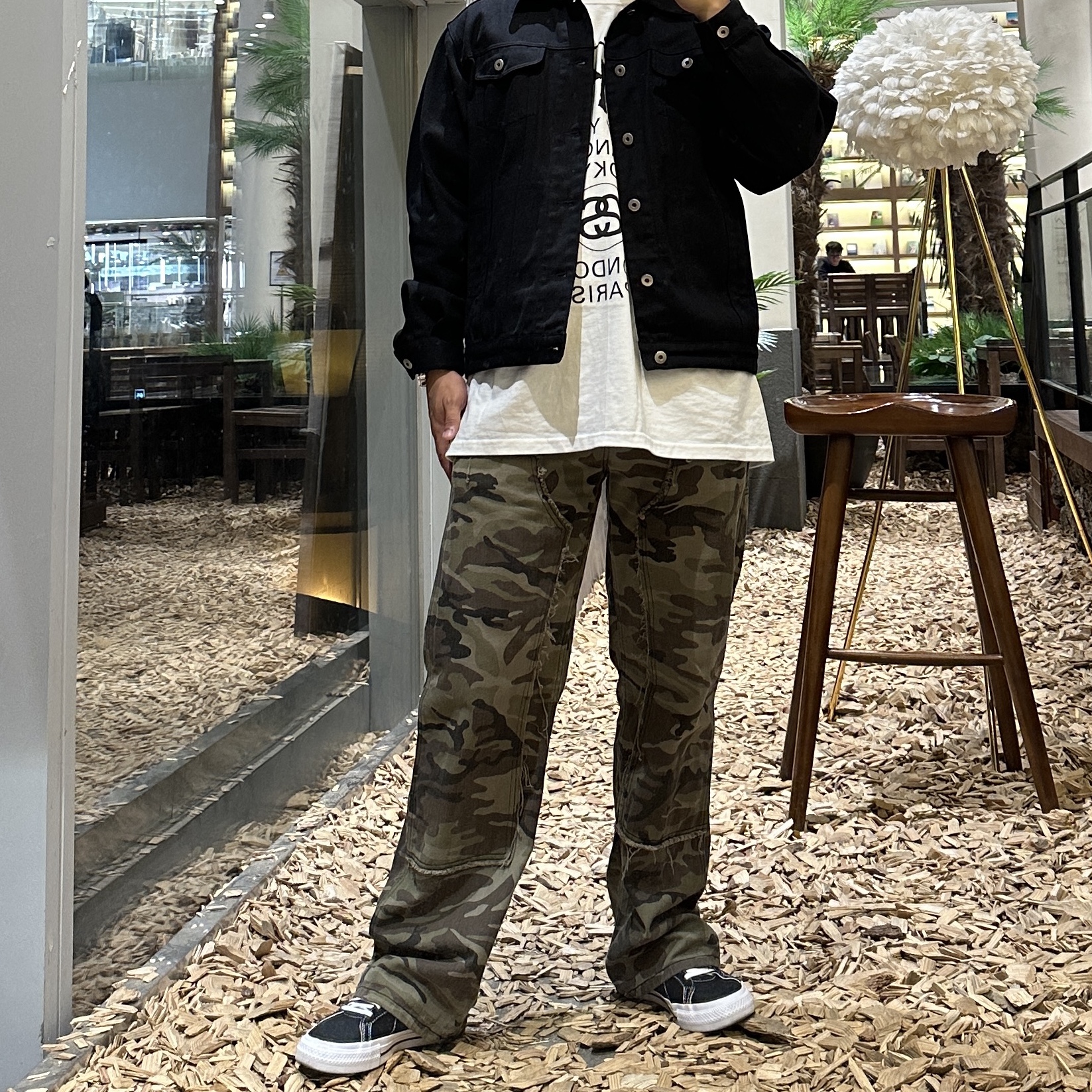 Stussy World Tour T-Shirt White 2023, Converse x Stussy One Star Ox Black 착용 스타일 - 2