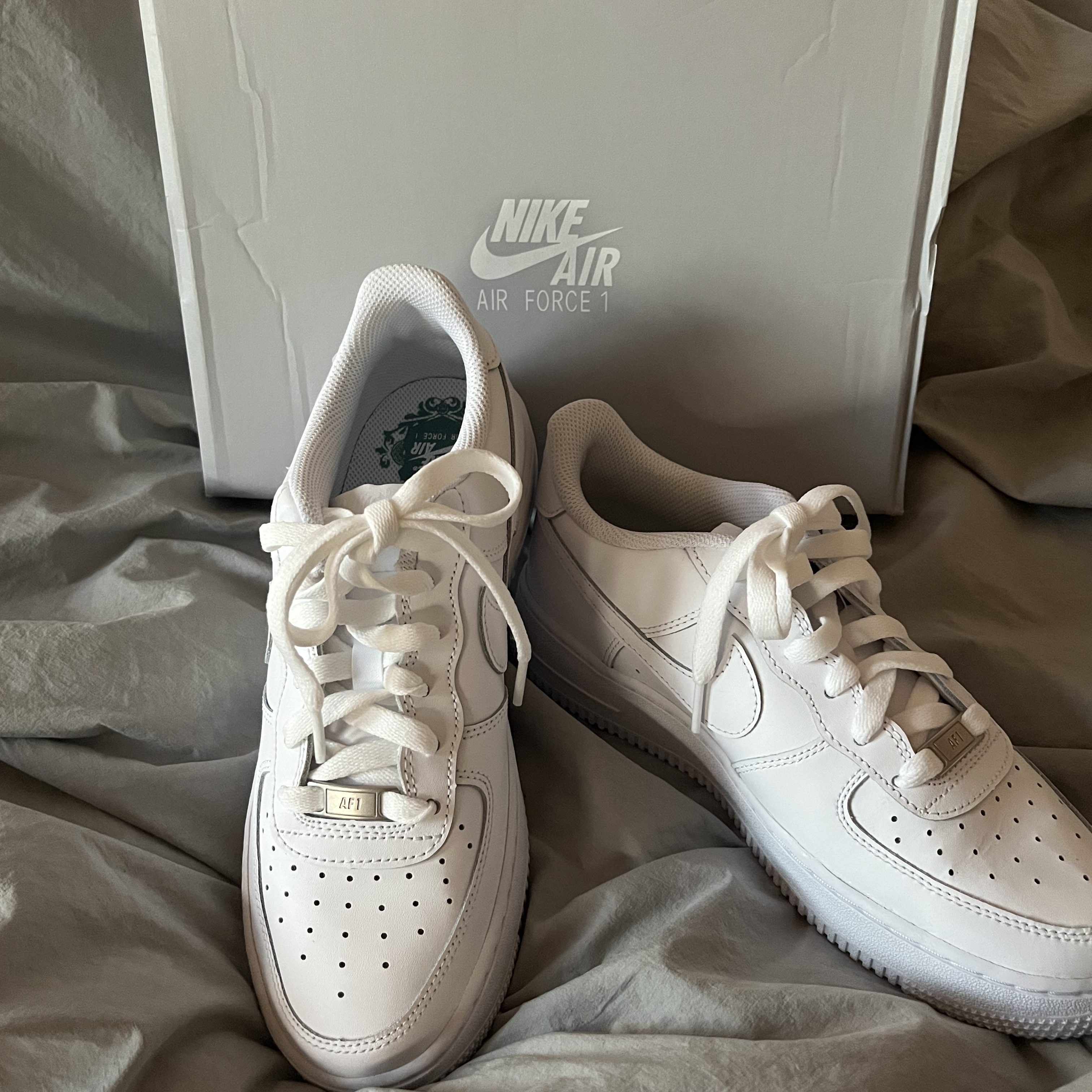 (GS) Nike Air Force 1 LE White 착용 스타일