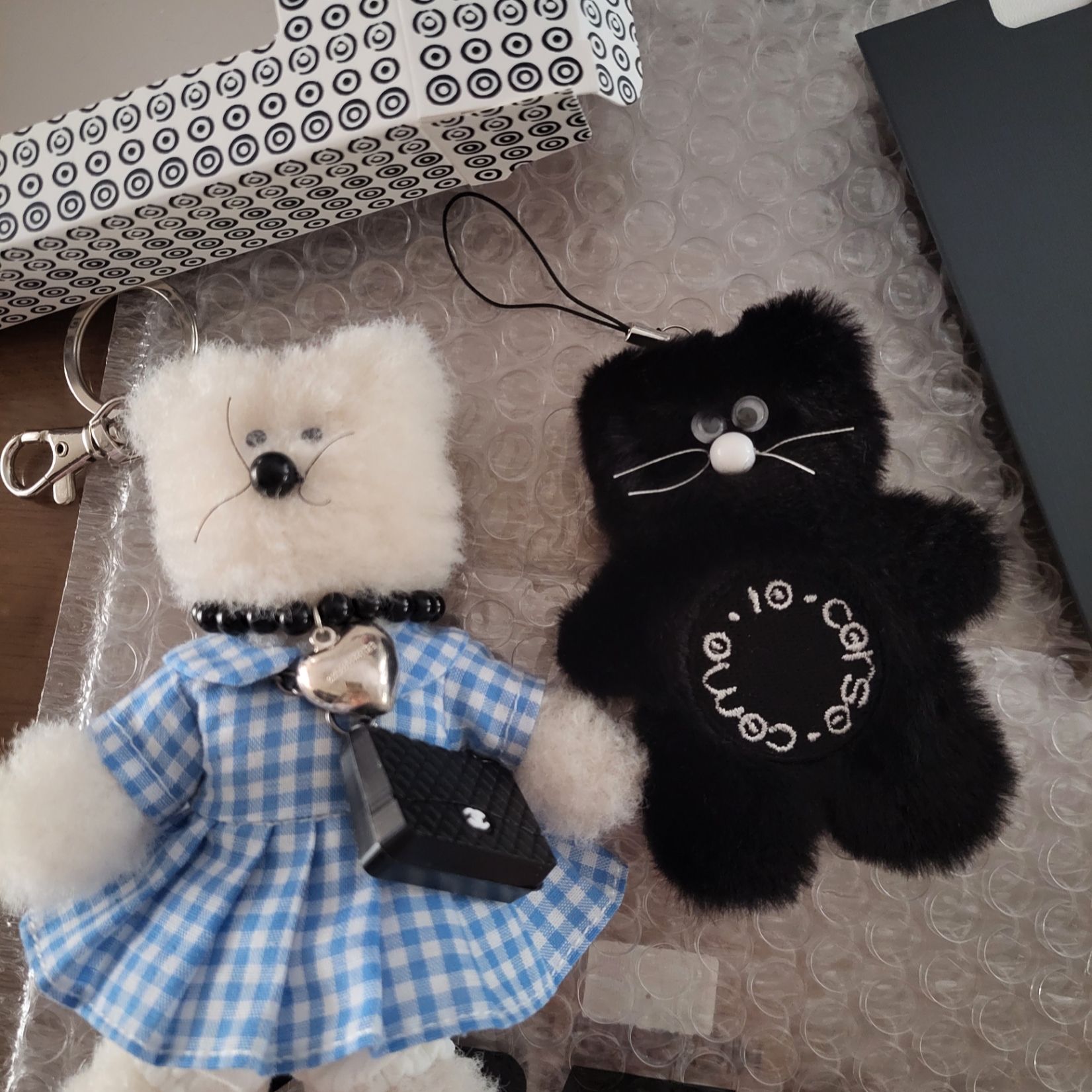 Monamhee x 10 Corso Como Bianco Phone Strap Black 착용 스타일