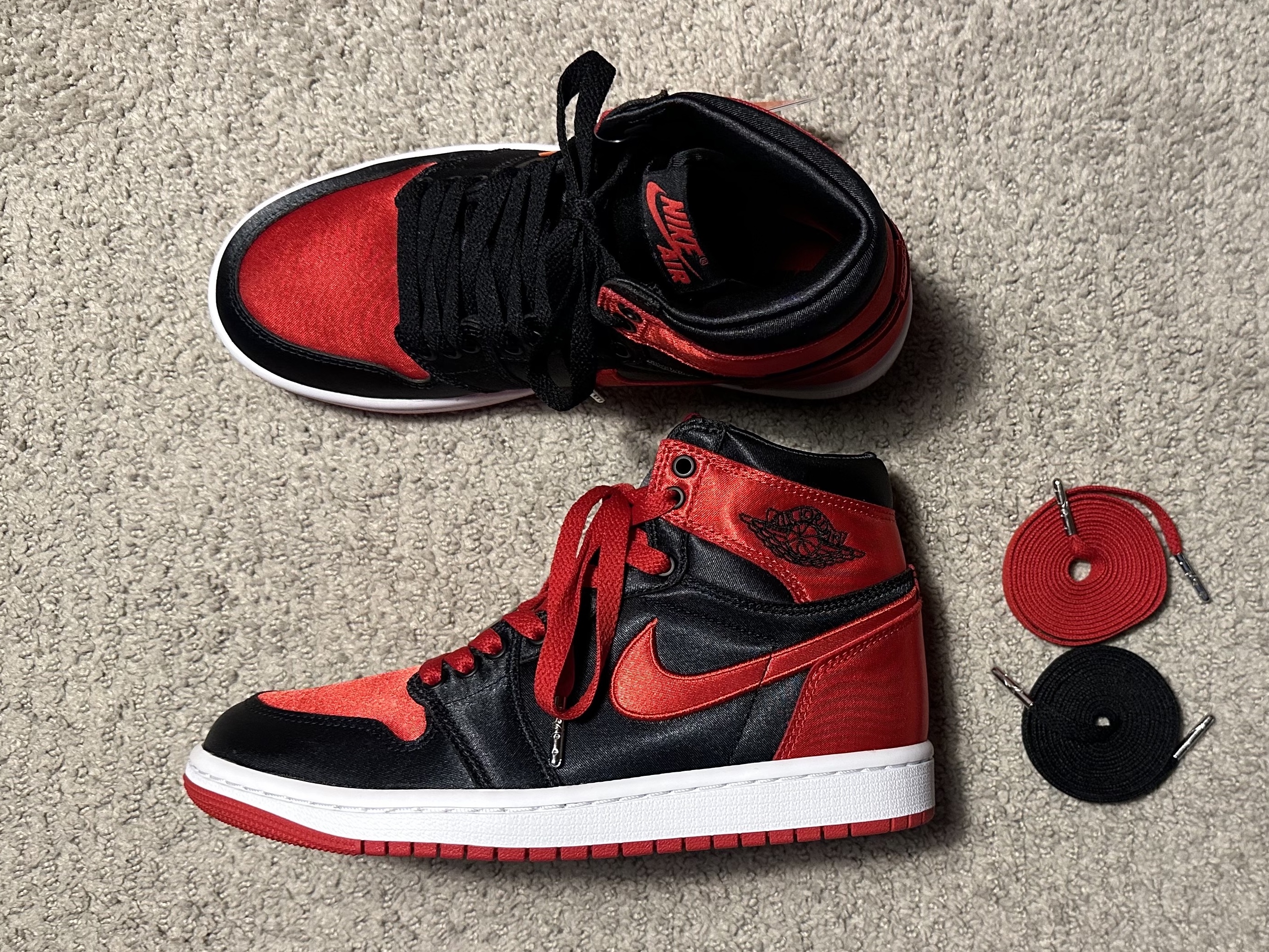 (W) Jordan 1 Retro High OG Satin Bred 착용 스타일 - 3