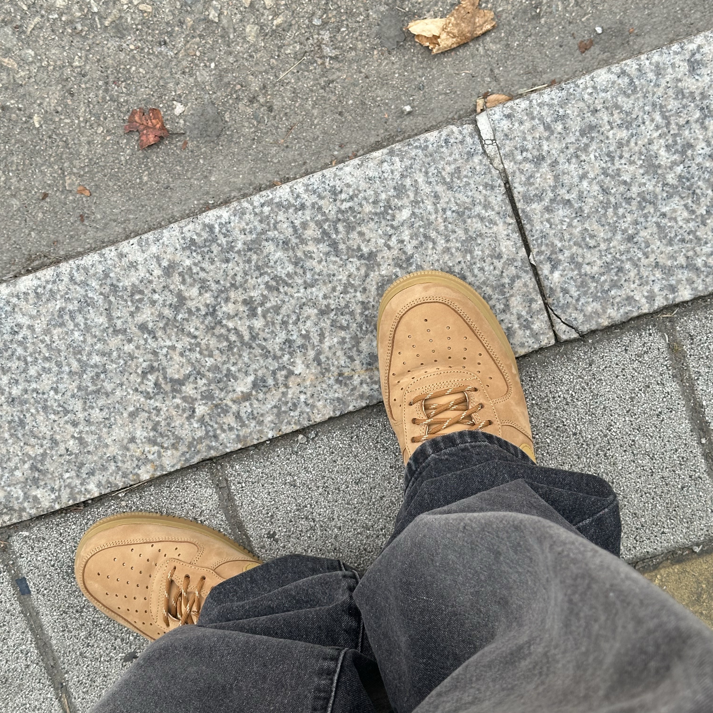 Nike Air Force 1 '07 WB Flax 착용 스타일 - 2