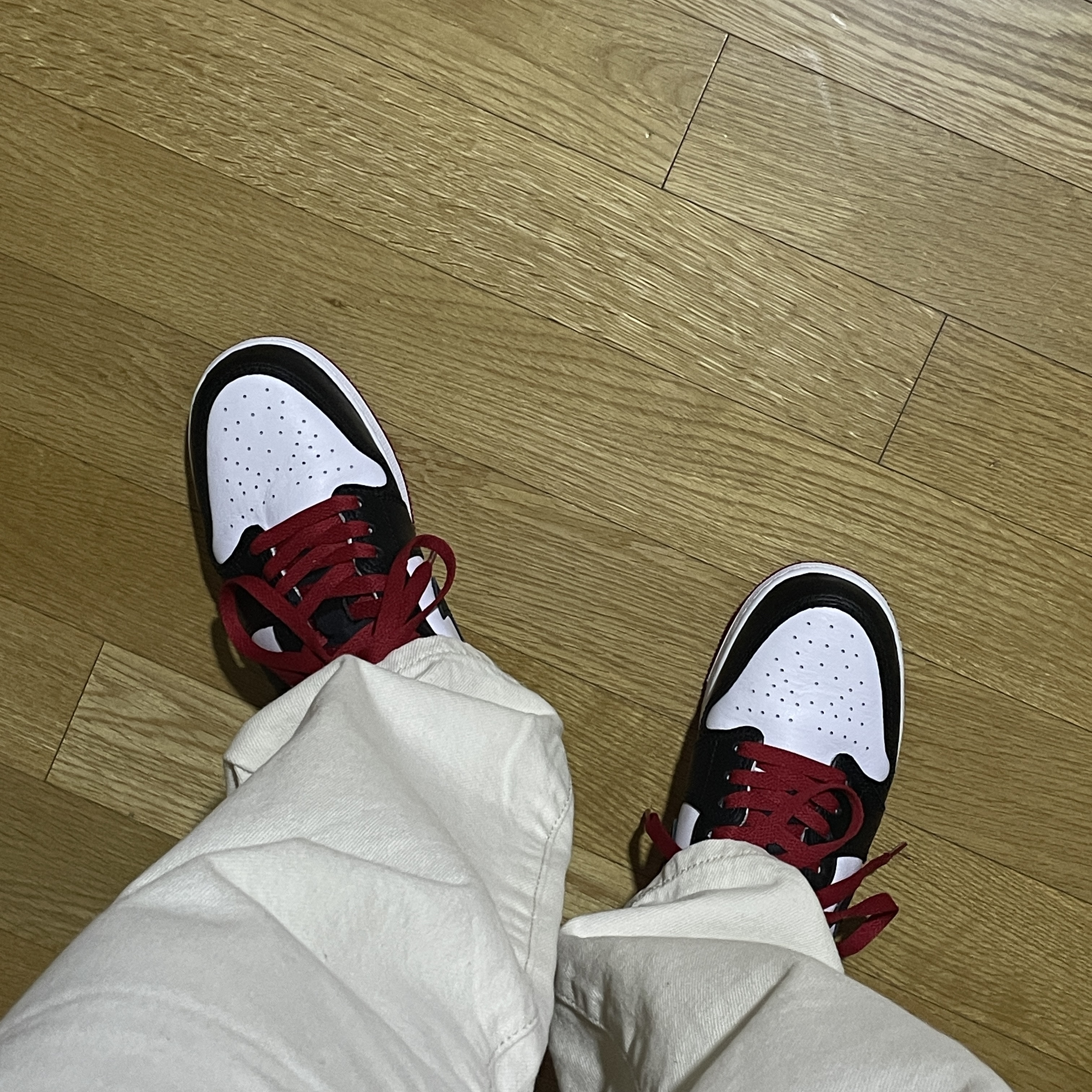 (GS) Jordan 1 Retro Low OG Black Toe 착용 스타일 - 1