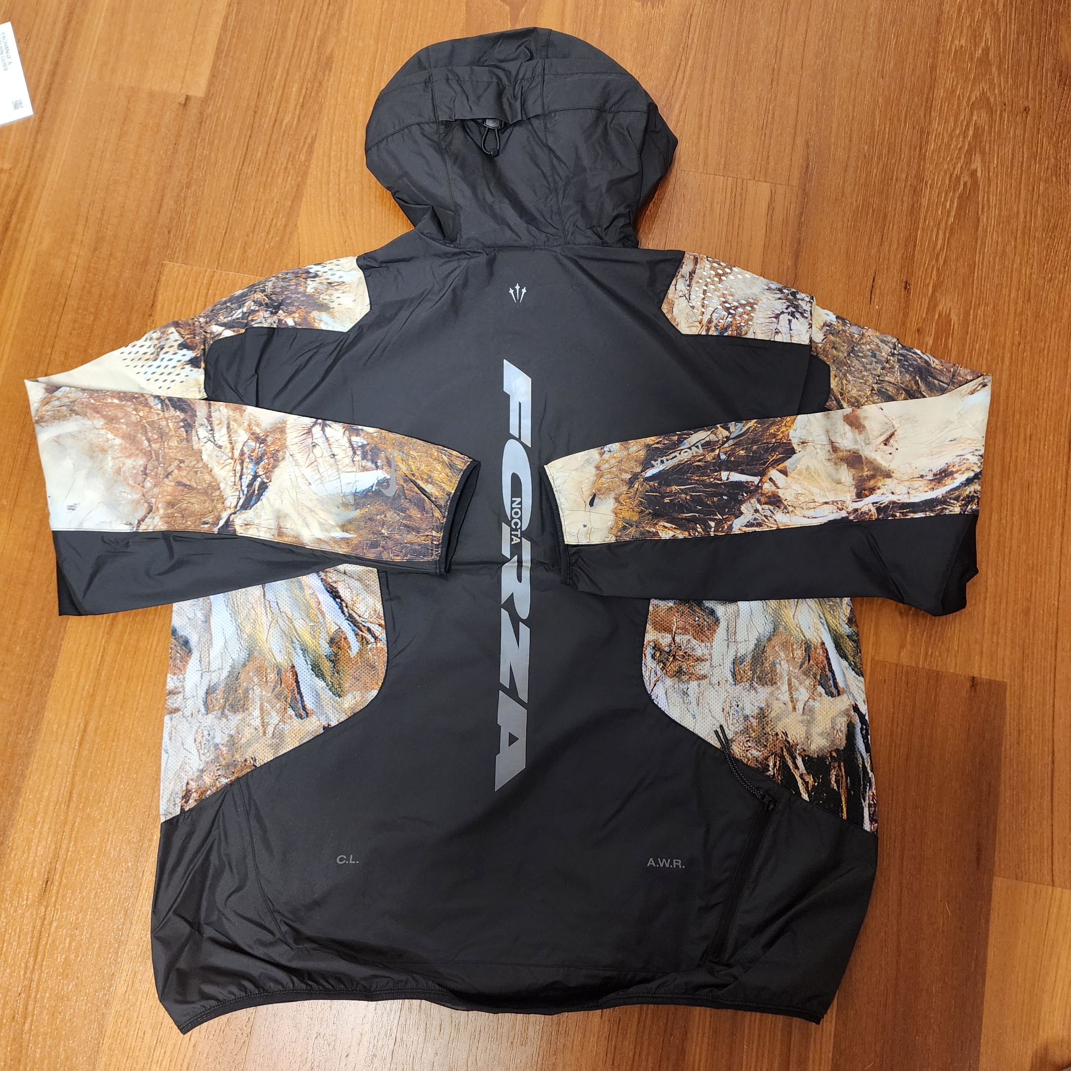 Nike x Drake Nocta NRG Running Jacket Black Baroque Brown (FJ3009-010) 착용 스타일 - 2