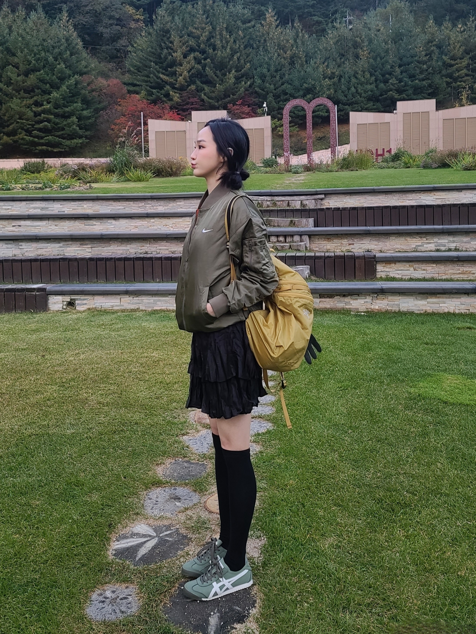 Onitsuka Tiger Mexico 66 Mantle Green, (W) Nike NSW Reversible Varsity Bomber Jacket Olive - Asia 착용 스타일 - 1