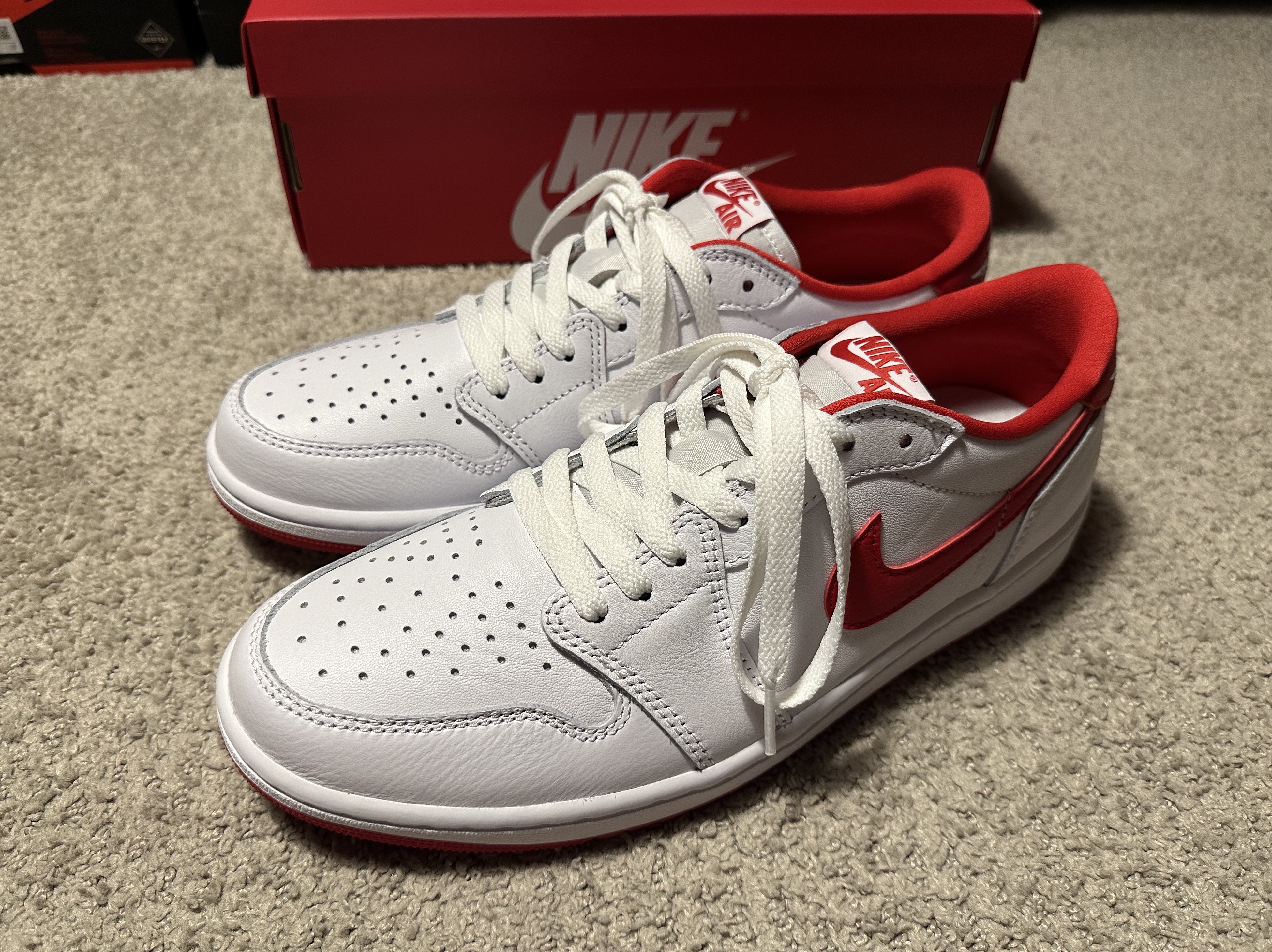 Jordan 1 Retro Low OG University Red 착용 스타일 - 1