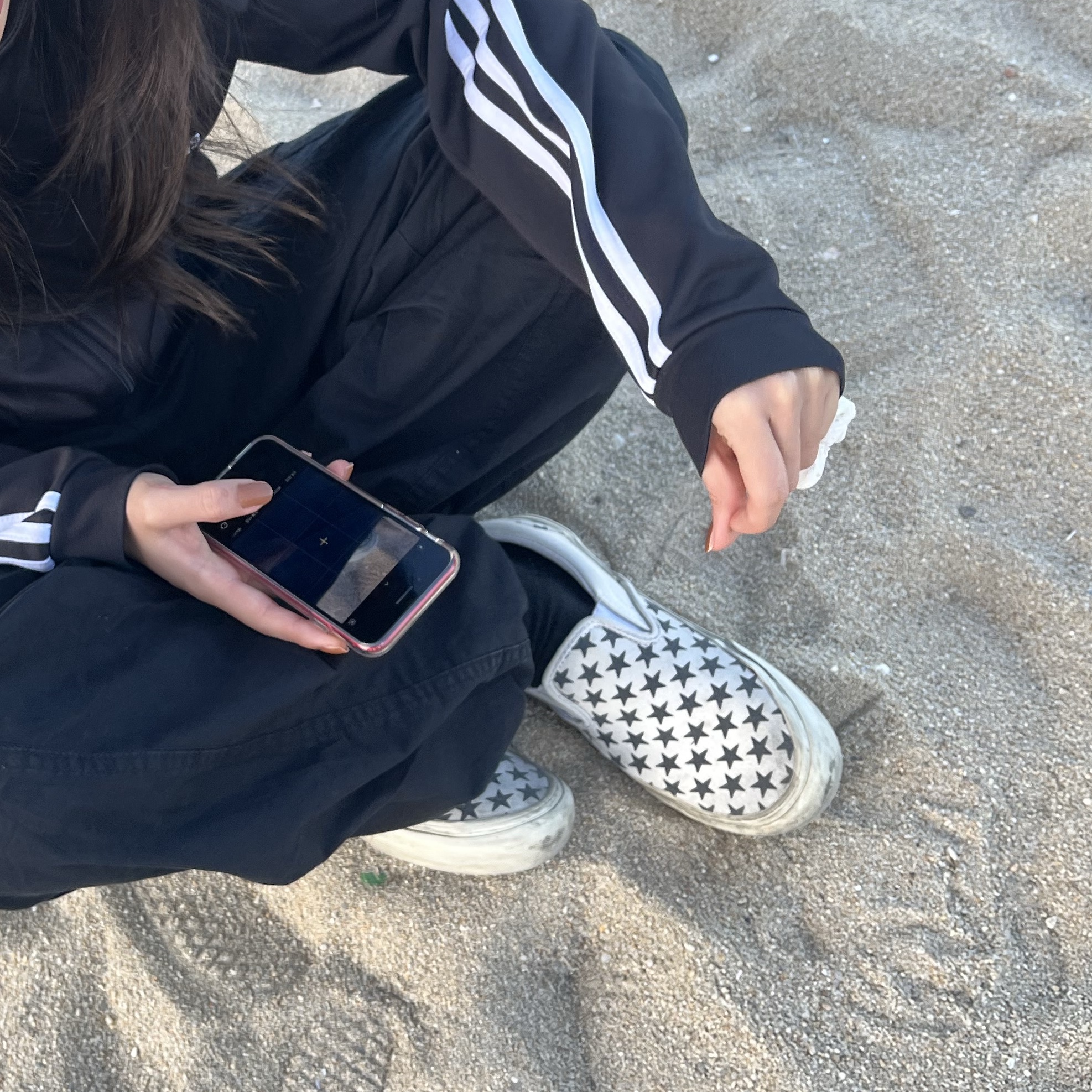 Vans Vault x Bianca Chandon Classic Slip-On LX Stressed Black White 착용 스타일 - 1