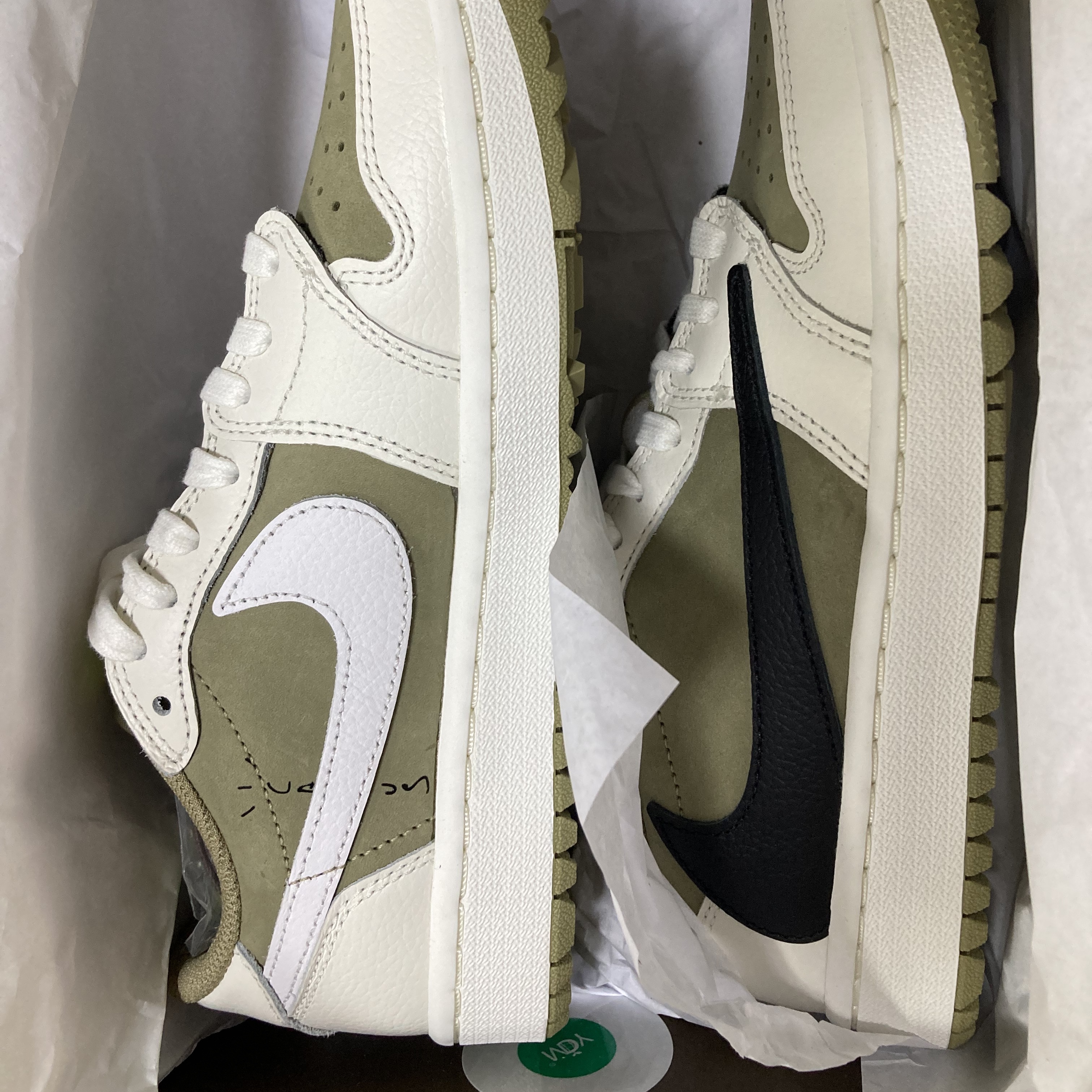Jordan 1 x Travis Scott Retro Low Golf NRG Neutral Olive 착용 스타일 - 2
