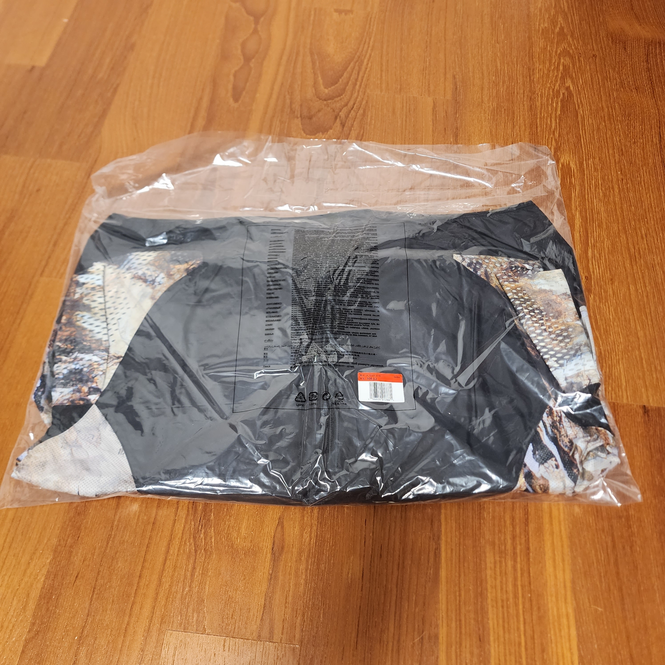Nike x Drake Nocta NRG Running Jacket Black Baroque Brown (FJ3009-010) 착용 스타일 - 4