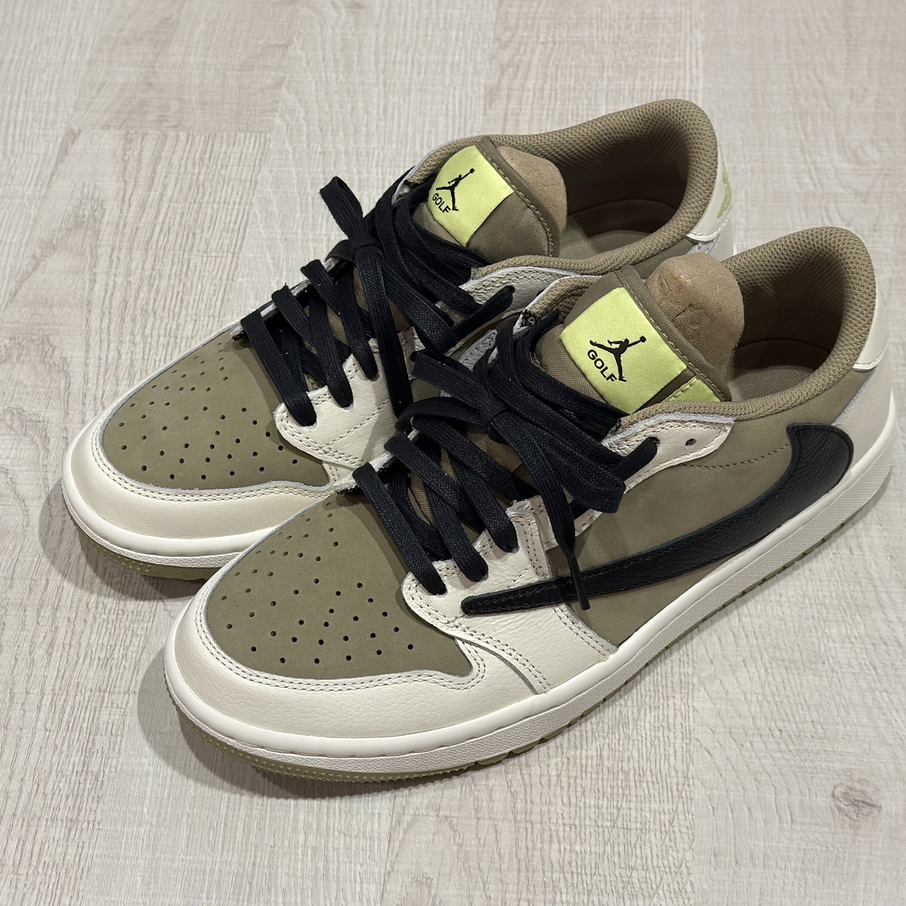 Jordan 1 x Travis Scott Retro Low Golf NRG Neutral Olive 착용 스타일 - 1