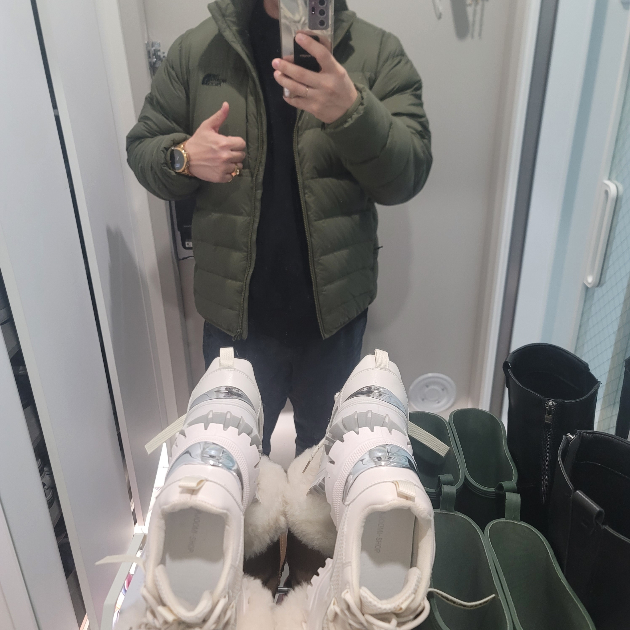 The North Face Belden Down Jacket Light Khaki 착용 스타일 - 2