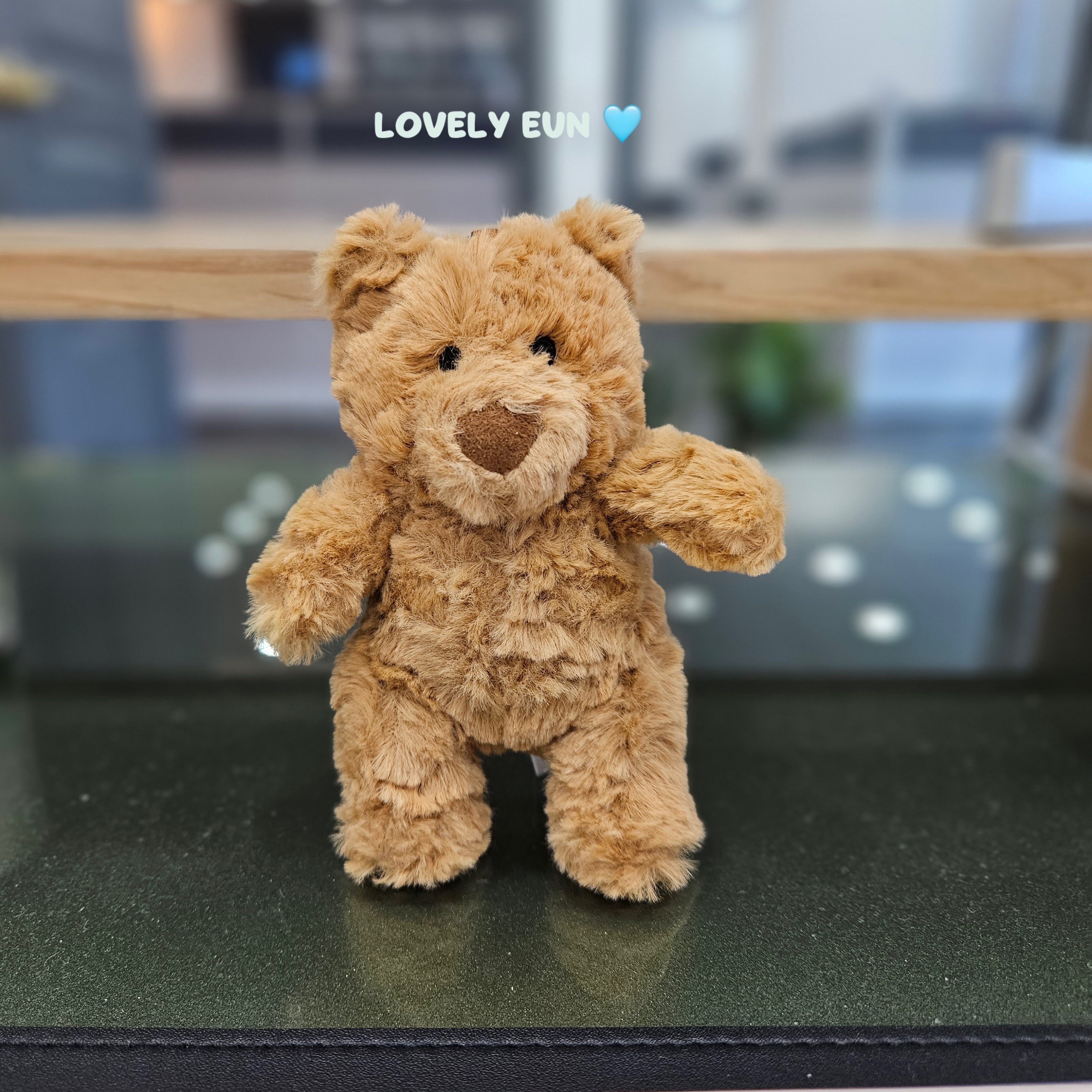 Jellycat Bartholomew Bear Bag Charm Brown 착용 스타일