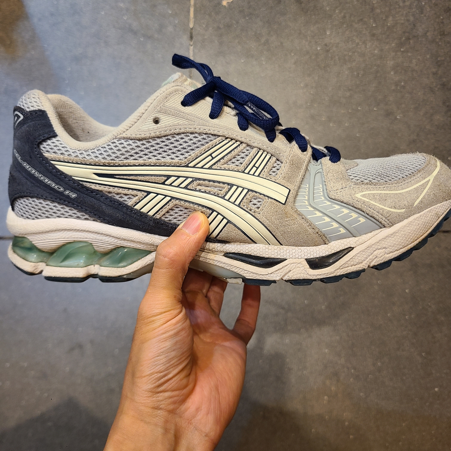 Asics Gel-Kayano 14 Piedmont Grey 착용 스타일