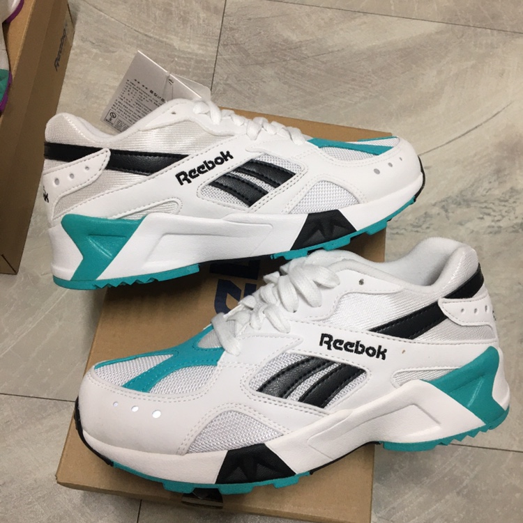 Reebok Aztrek Cobalt Rose 착용 스타일 - 1
