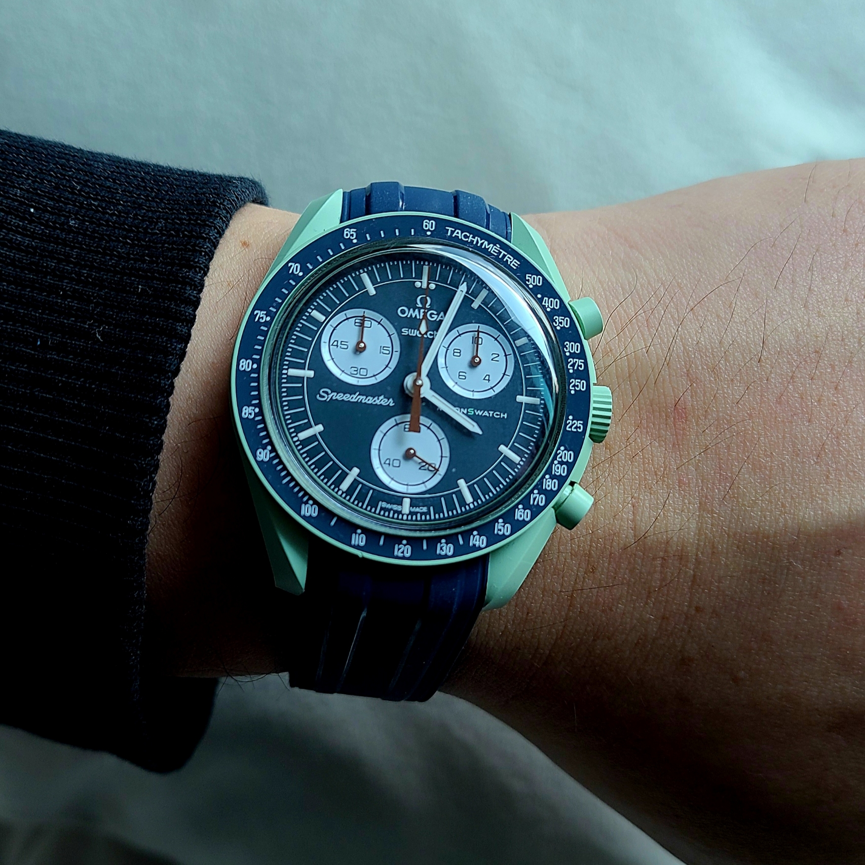 Swatch x Omega Bioceramic MoonSwatch Mission On Earth 착용 스타일