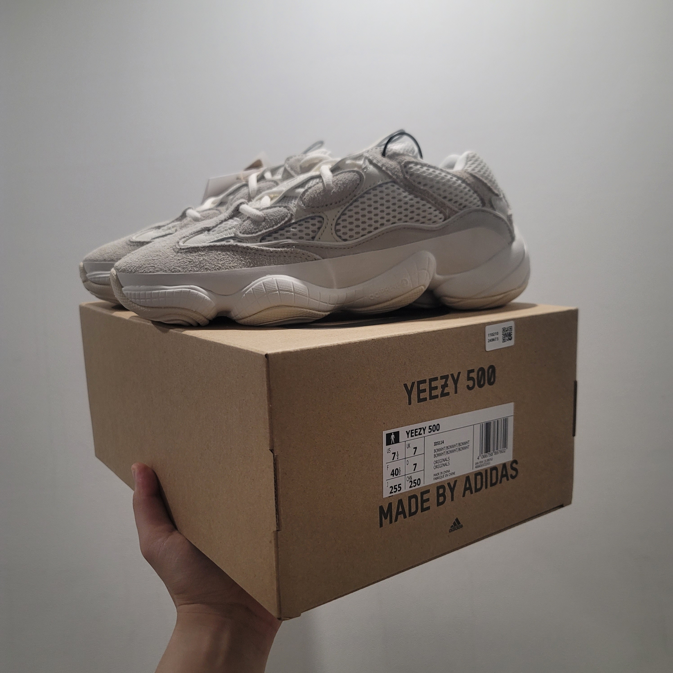 Adidas Yeezy 500 Bone White 착용 스타일 - 4