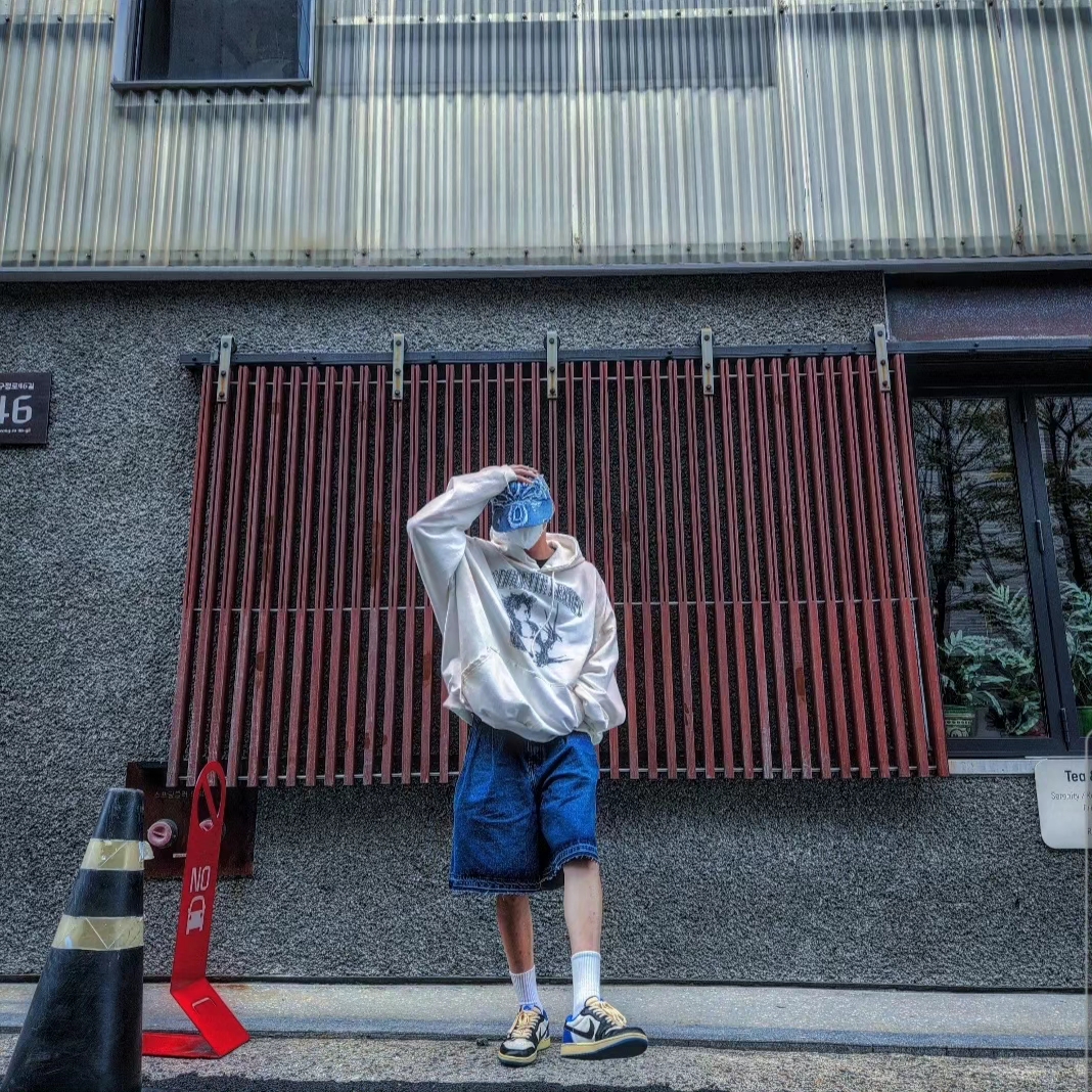 Project G/R x Atmos Etiquette Lesson Vintage Washed Hoodie White, Jordan 1 x Travis Scott x Fragment Retro Low OG SP Military Blue 착용 스타일