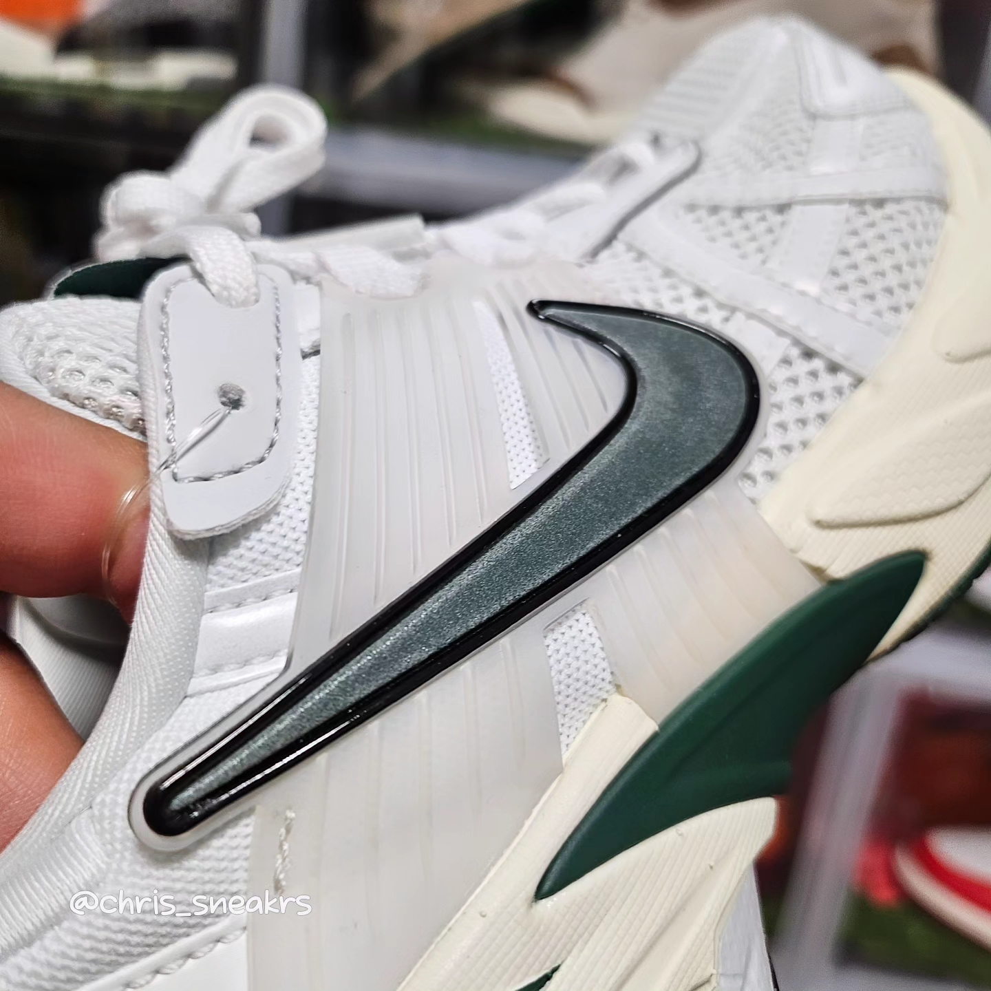 Nike V2K Run White Fir 착용 스타일 - 5