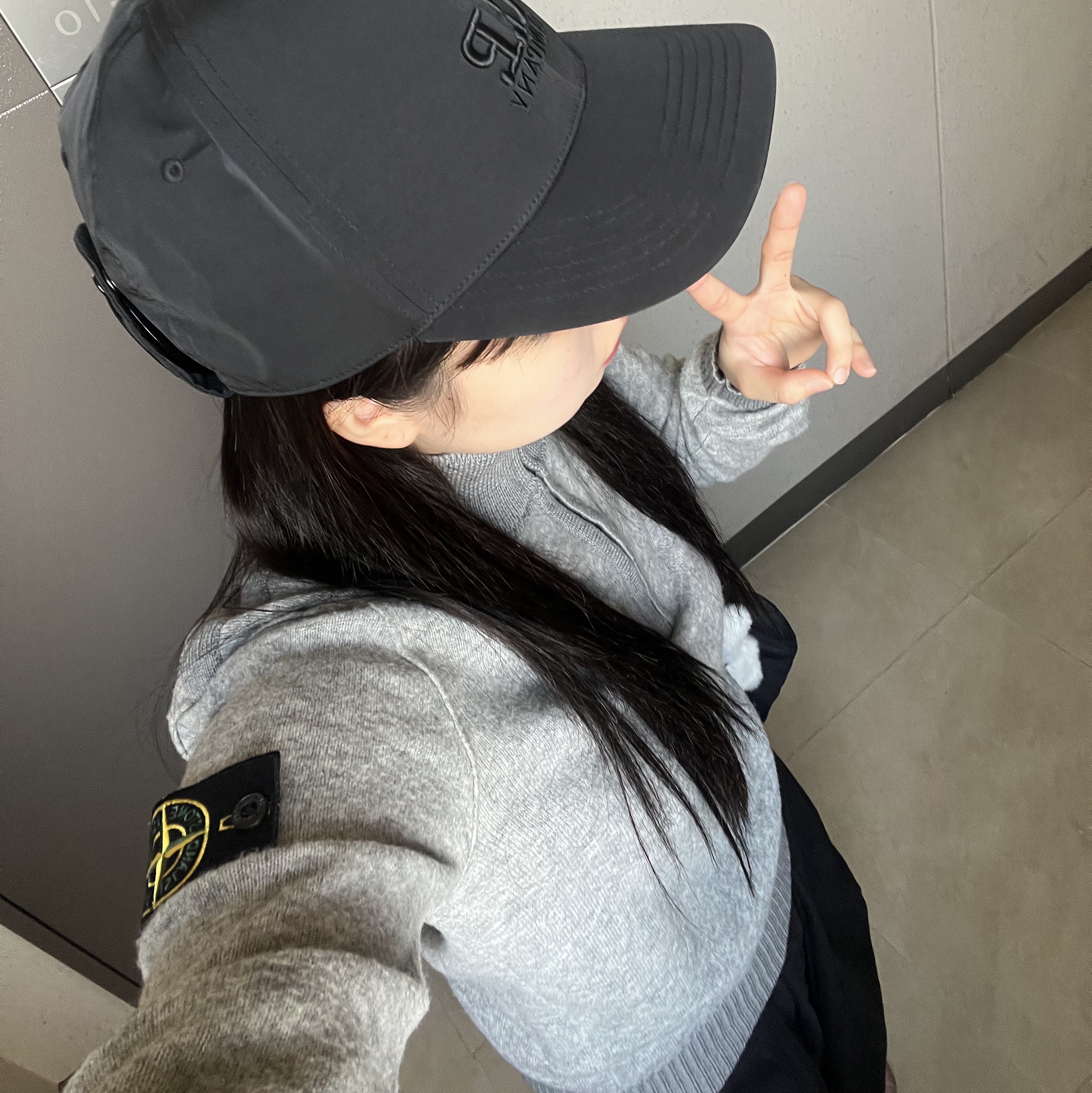 (W) Keen Shanti Fawn Merlot, Stone Island 543B2 Soft Cotton Knit Cardigan Black - 23SS 착용 스타일 - 2