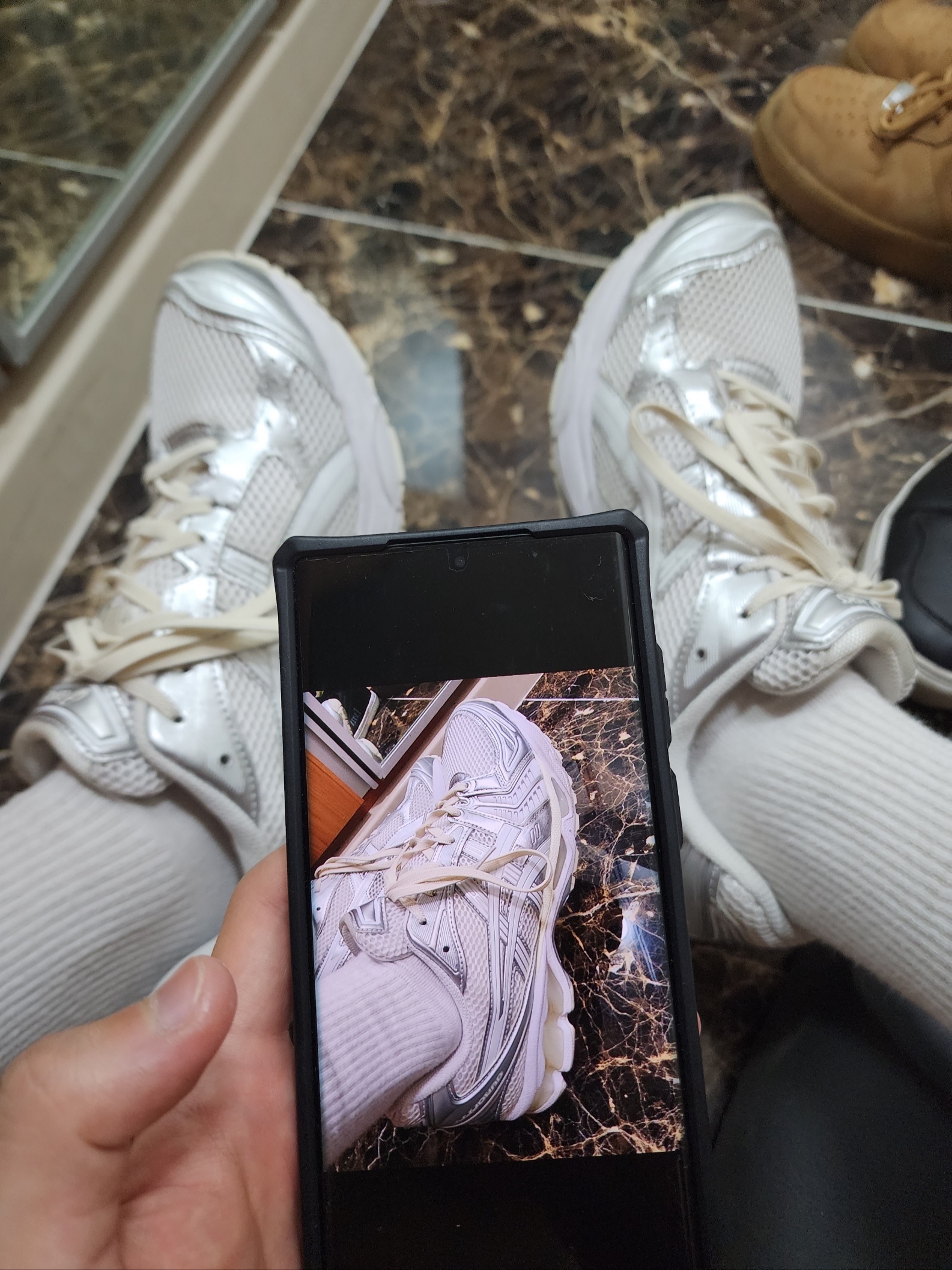 Asics x JJJJound Gel-Kayano 14 Silver White 착용 스타일