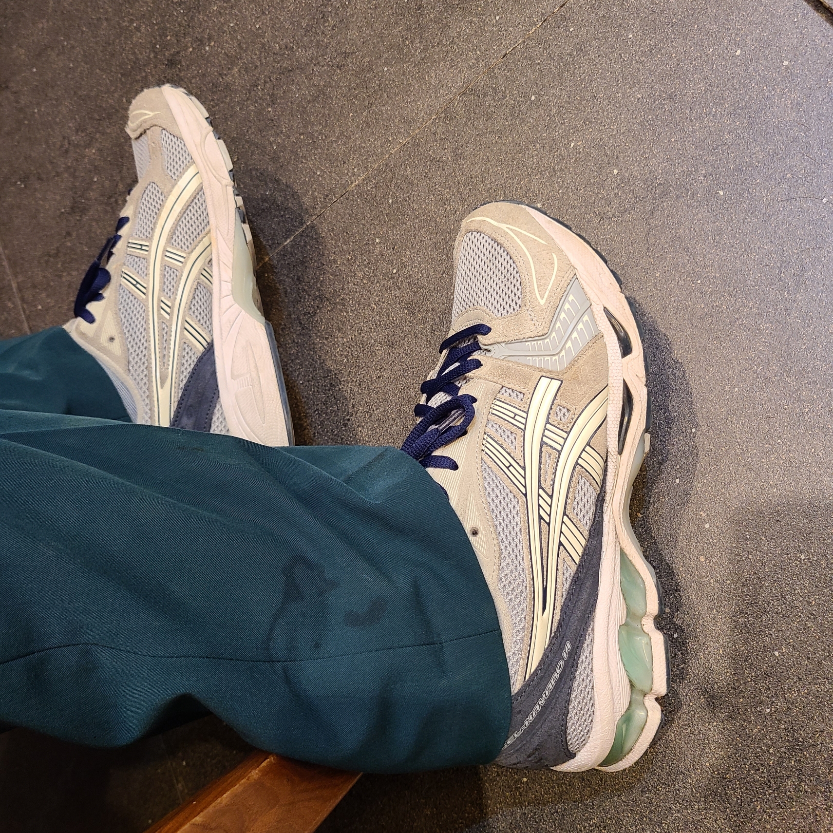 Asics Gel-Kayano 14 Piedmont Grey 착용 스타일