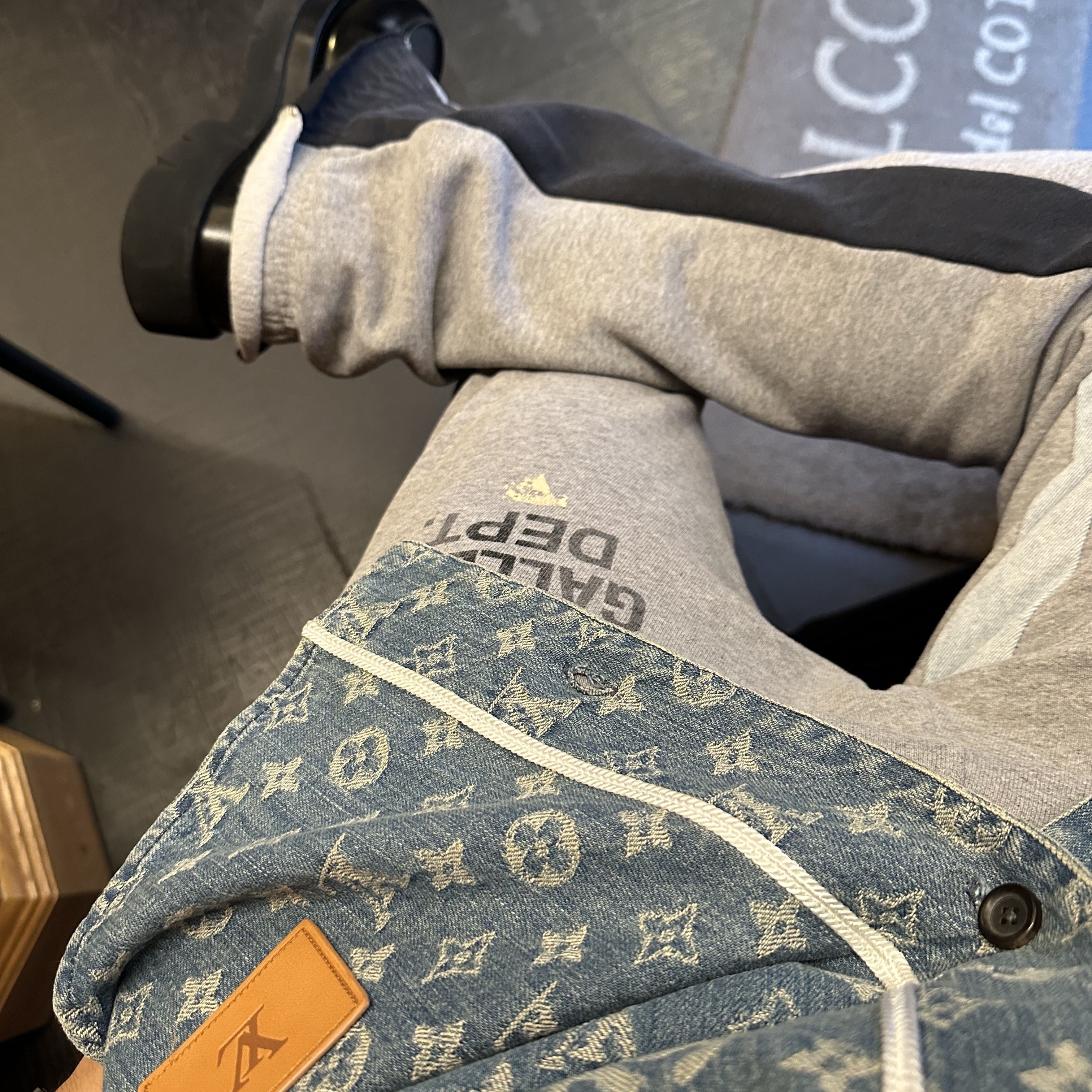 Gallery Dept. GD Logo Flare Sweatpants Heather Grey 착용 스타일 - 2